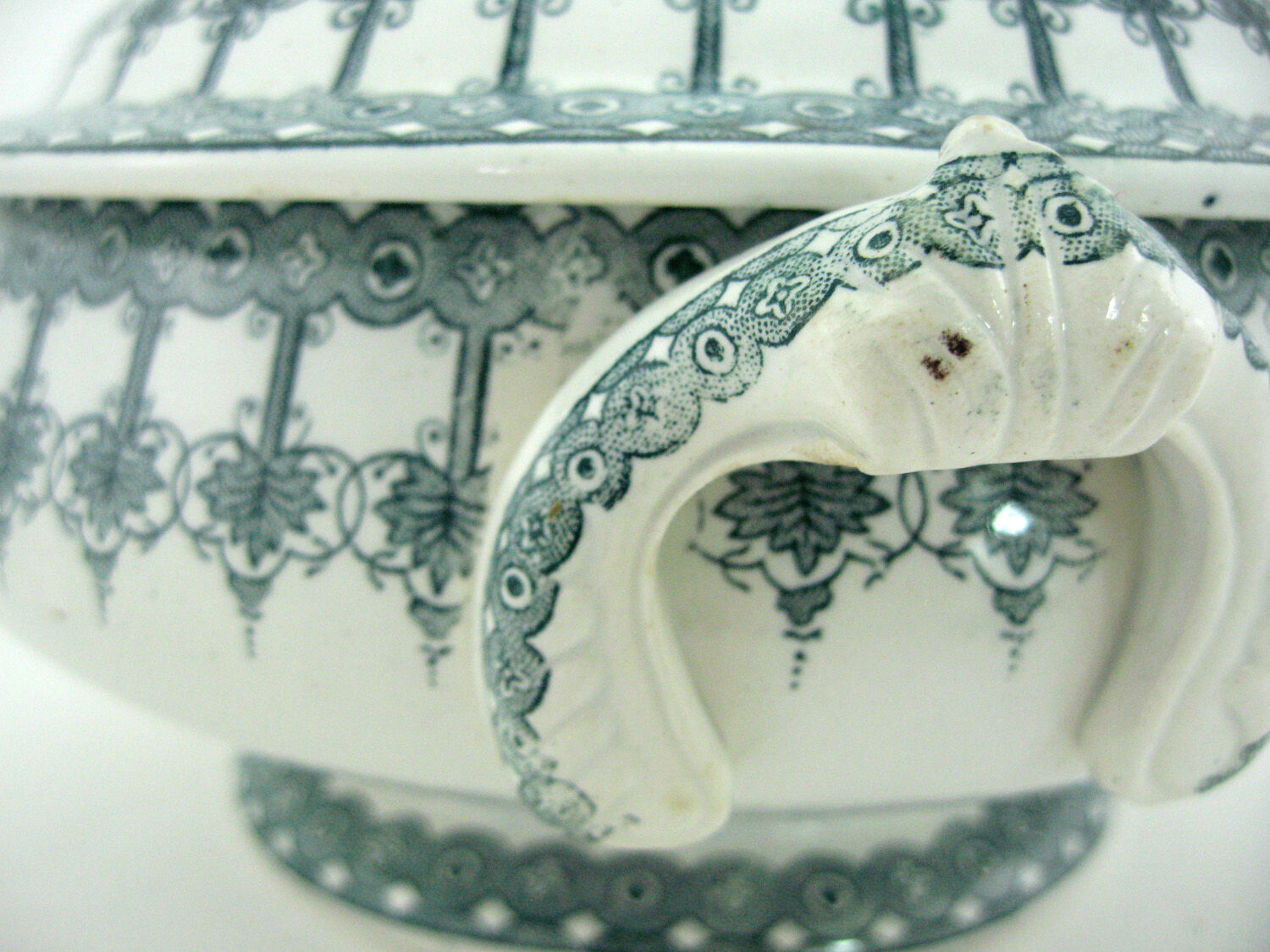 Iron Earth Soup - Blue Grey Persian Décor - Saint Amand and Hamage France Nord