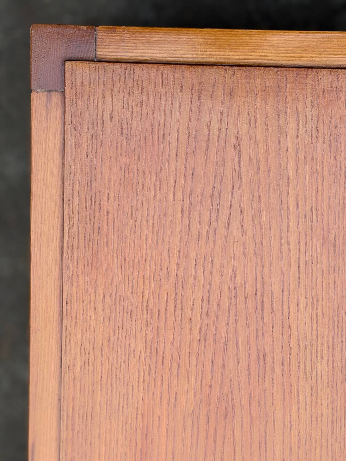 Vintage coffee table in solid elm from the 1970s.
