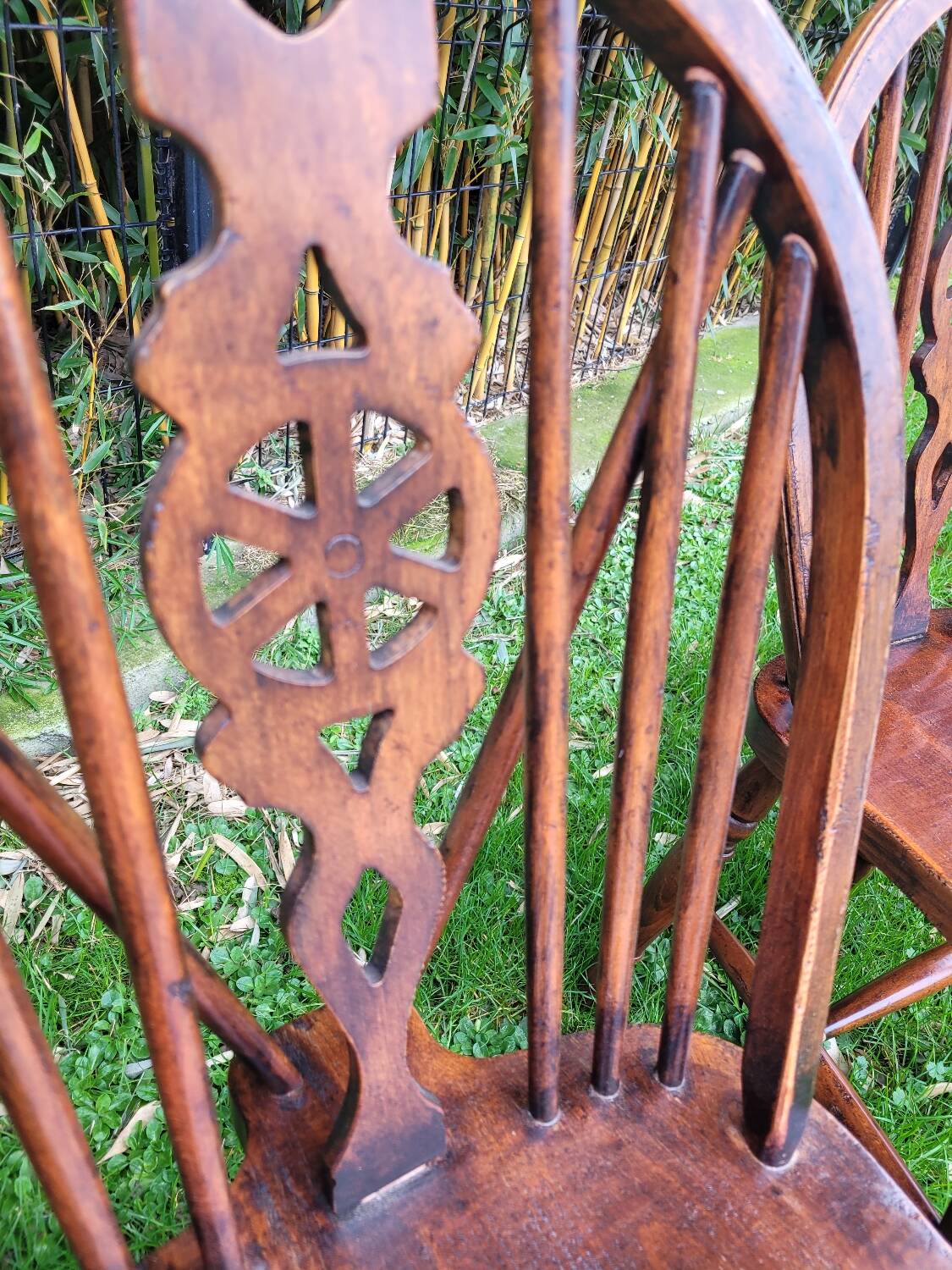 4 Windsor wheelback chairs in dark oak