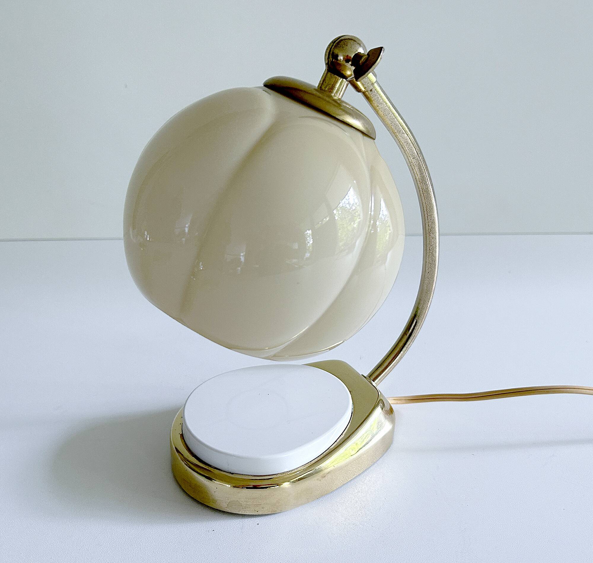 Lampe de table Art déco Bauhaus en verre et bakélite