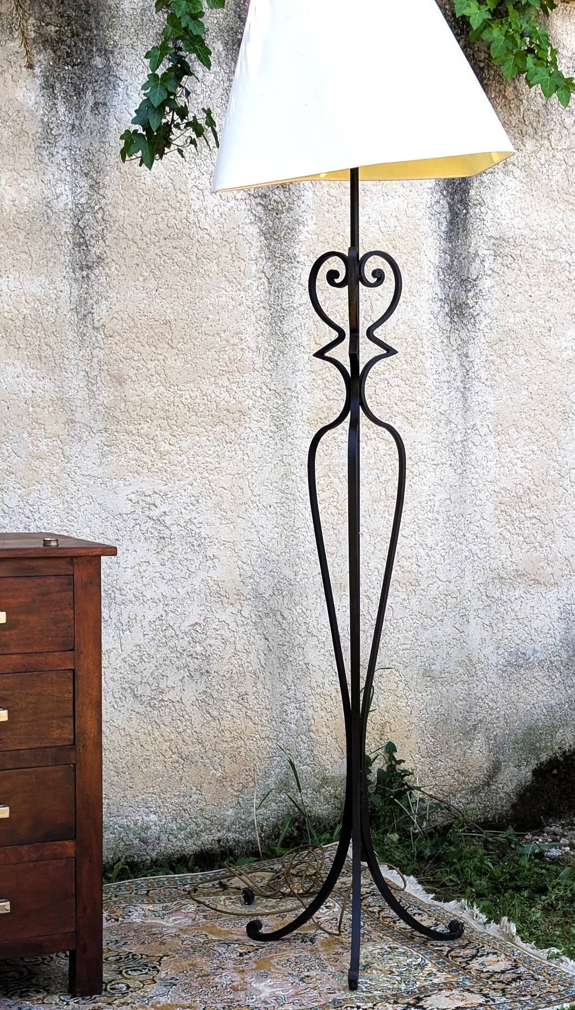 Vintage Black Wrought Iron Floor Lamp with Curved Arabesque Shape from the 60s/70s