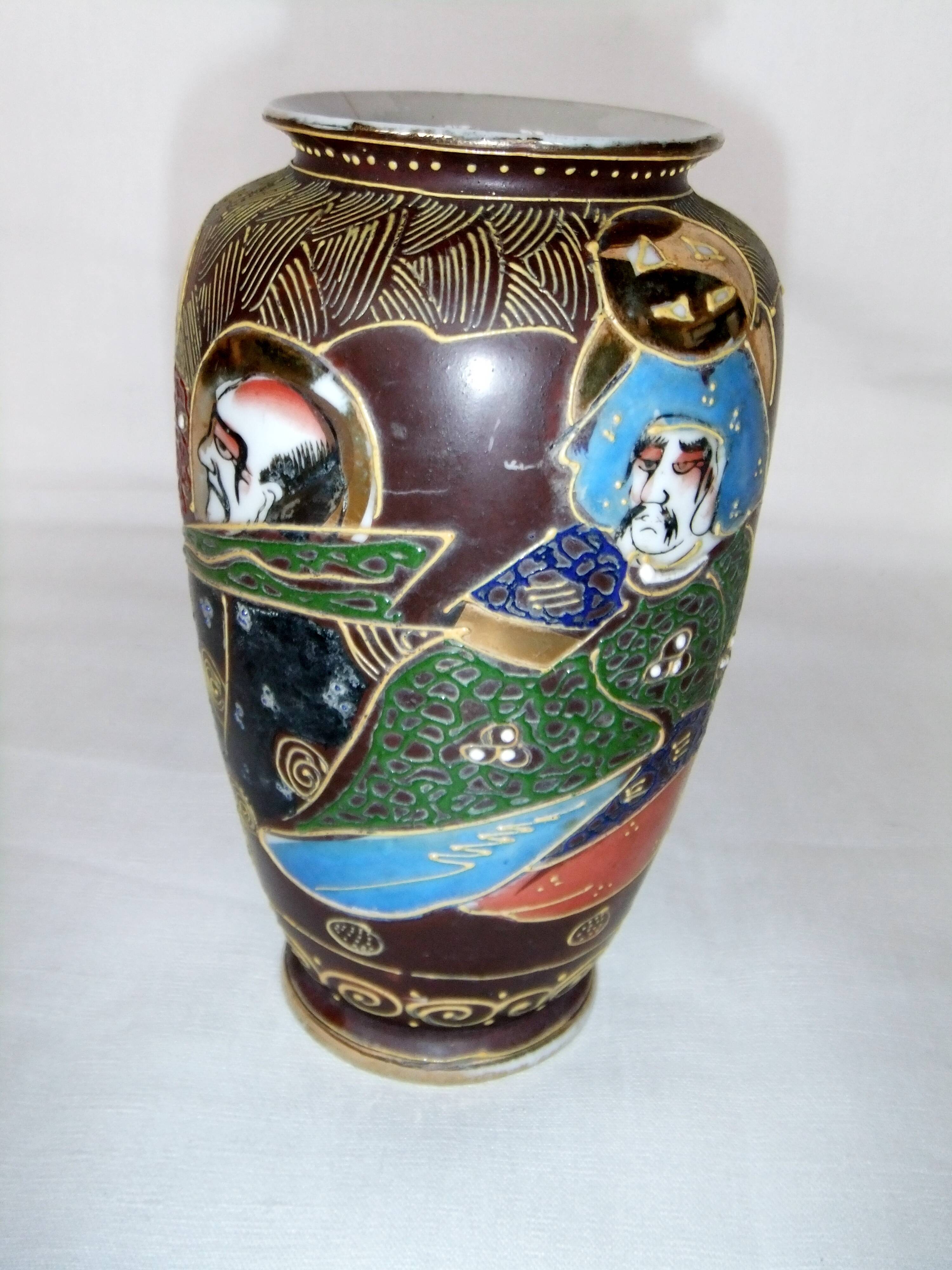 Vase of Japan Satsuma enamelled signature red stamp porcelain