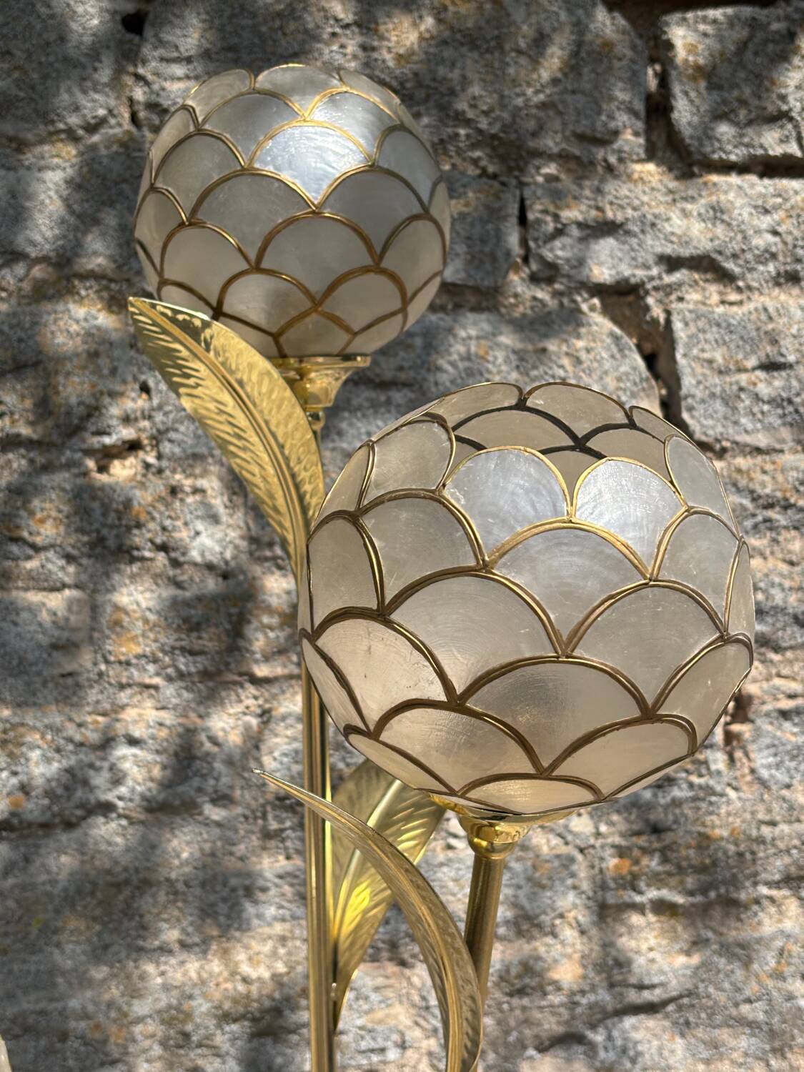 Floral floor lamp in brass and Capiz mother-of-pearl, 1970