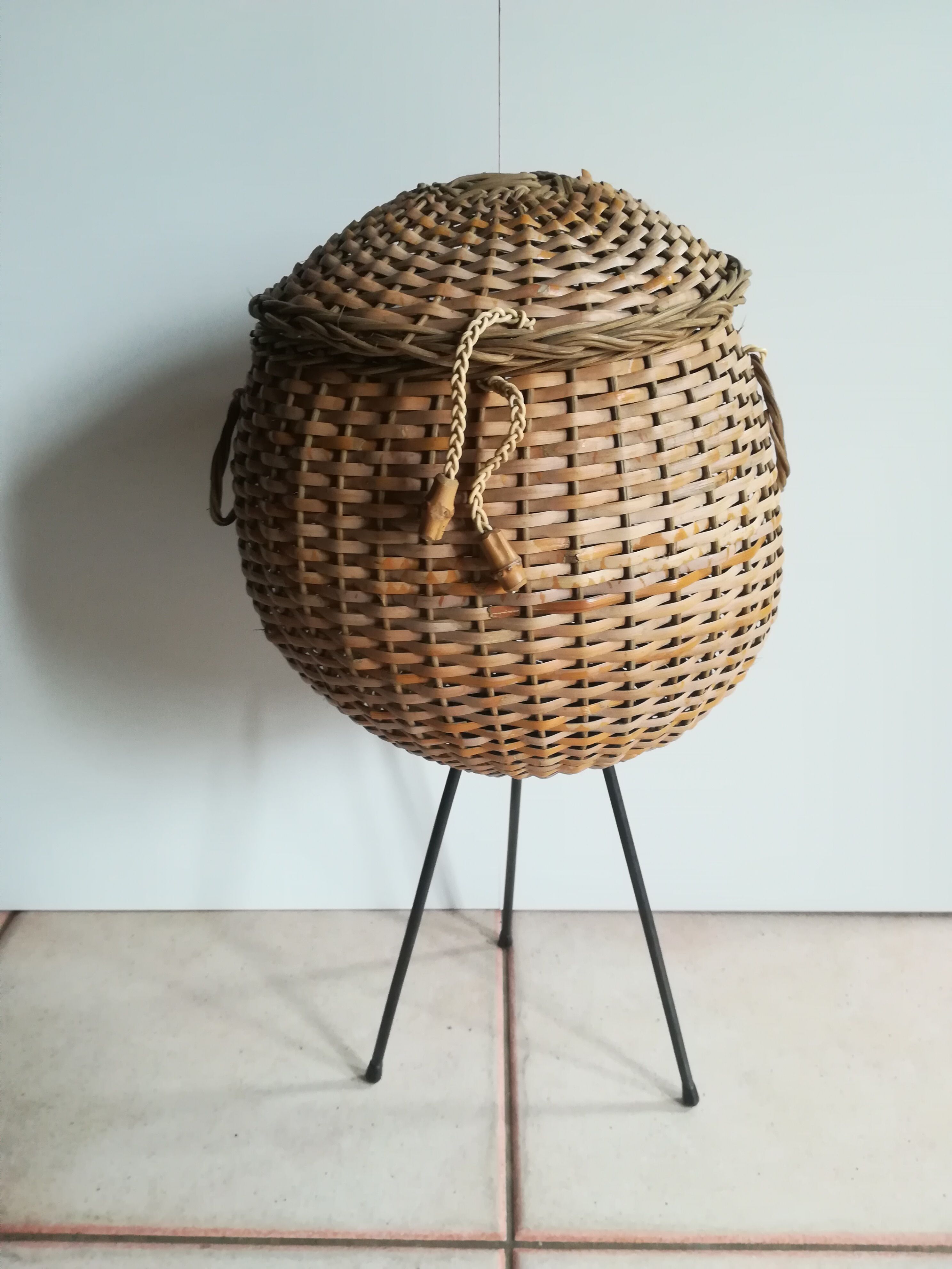 Vintage 60s work basket