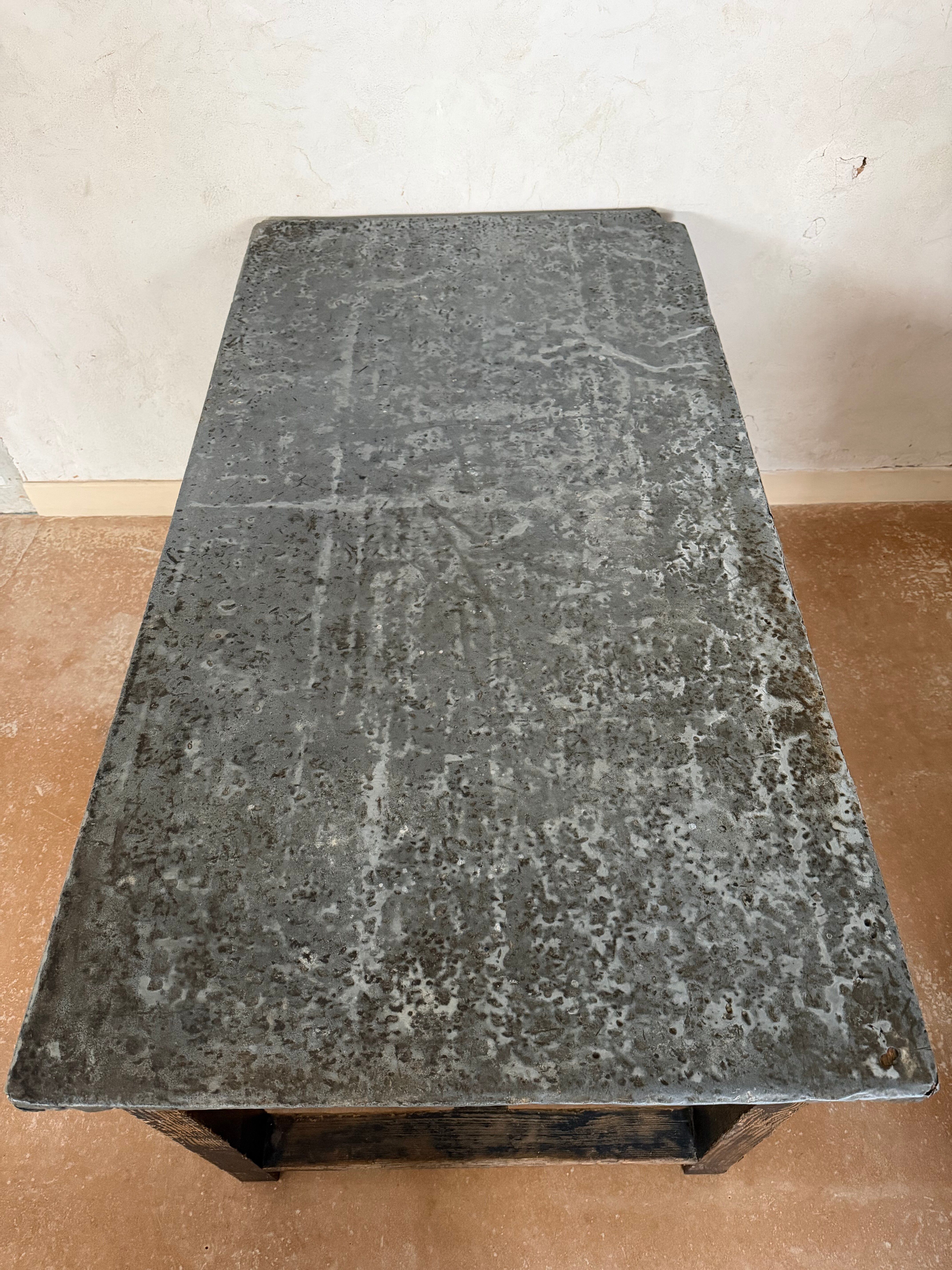 Wood and zinc original patina workbench table