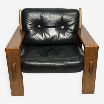 Fauteuil en cuir noir et bois par Esko Pajamies, années 1960, Finlande.