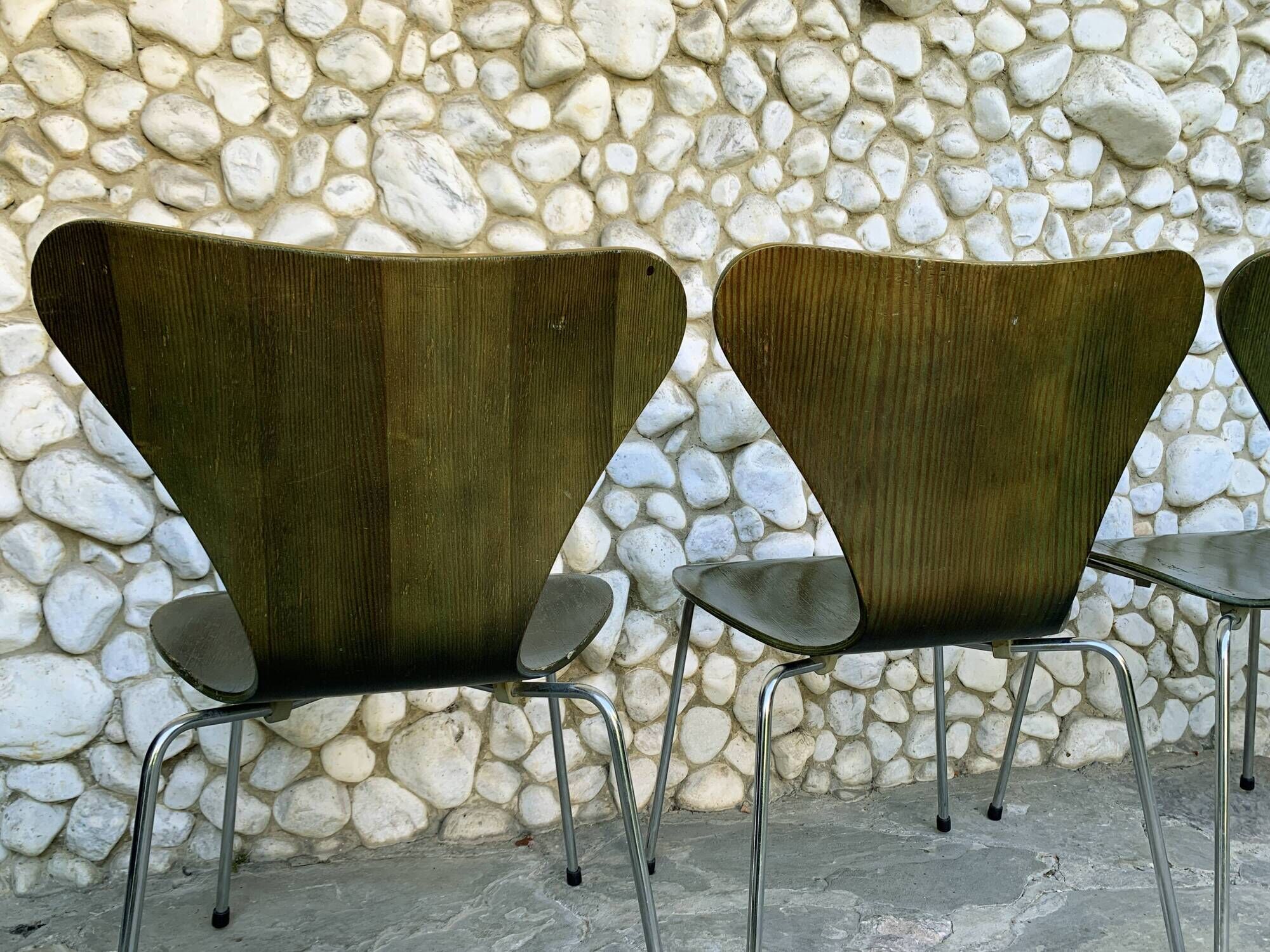 Suite of 4 chairs 3107 olive color, series 7 Arne Jacobsen for Fritz Hansen 1978