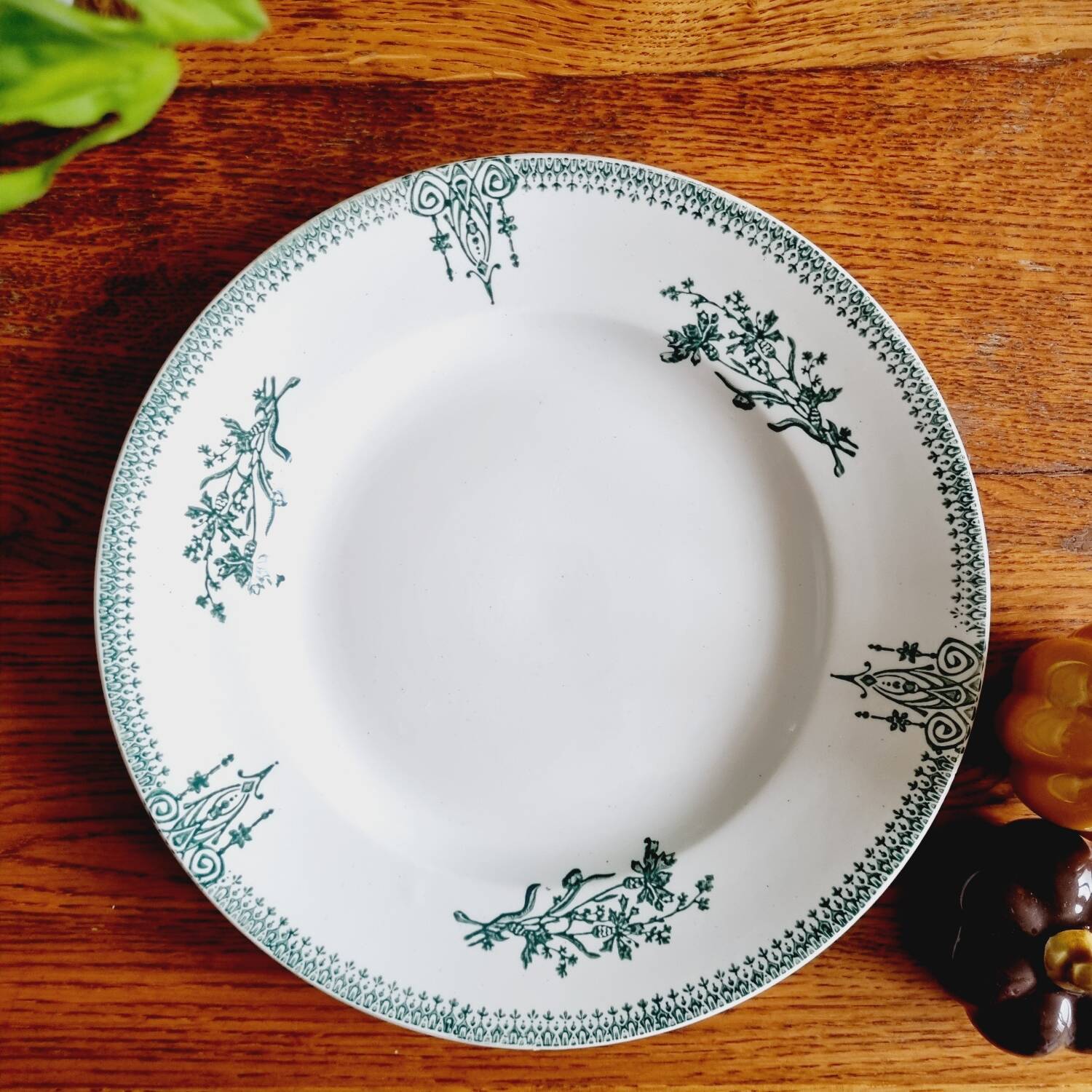 Set of 12 flat plates with slight defects Saint Amand 1932