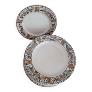 8 assiettes plates et