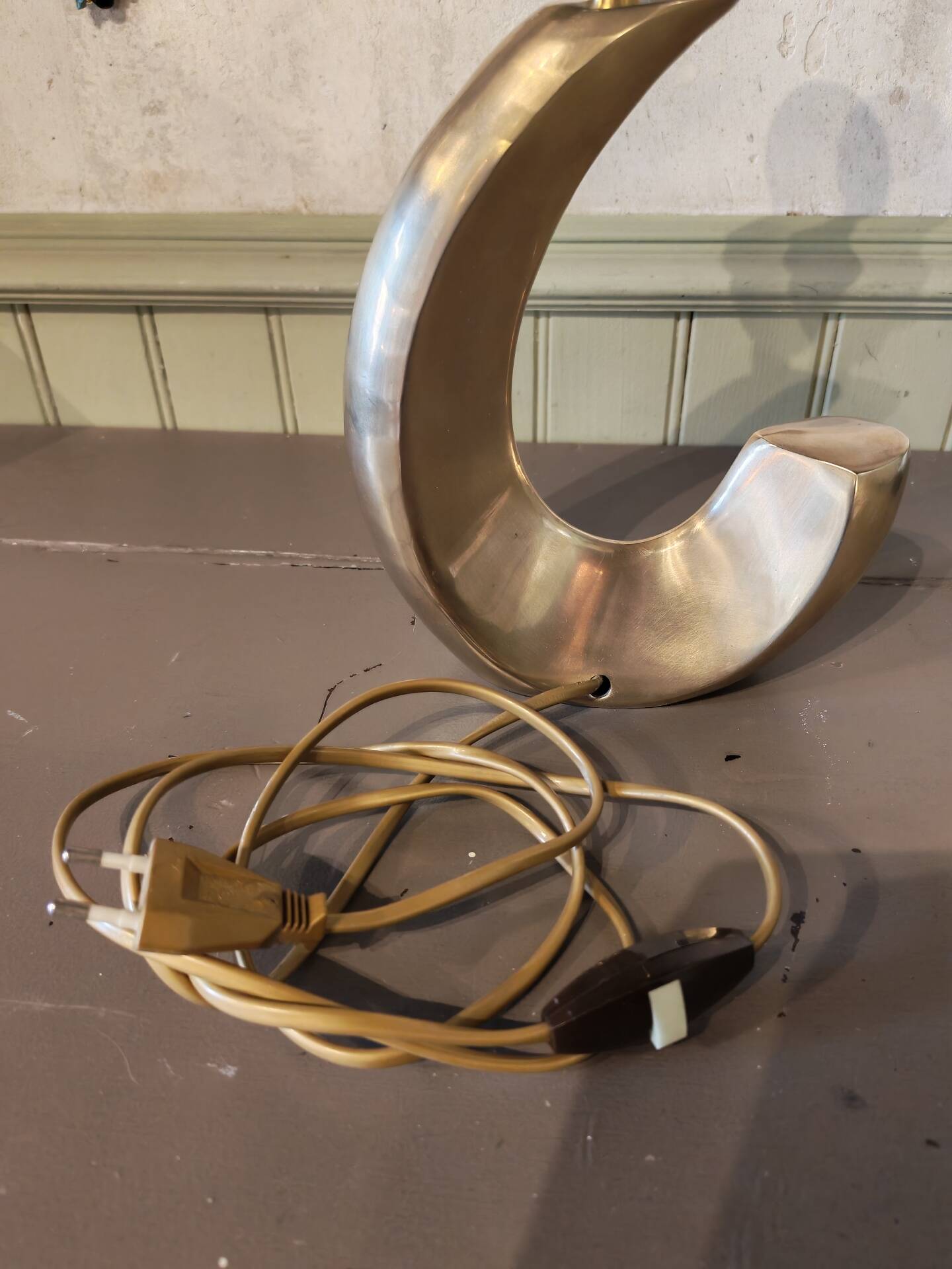 Pied de lampe desing vintage en laiton forme vague