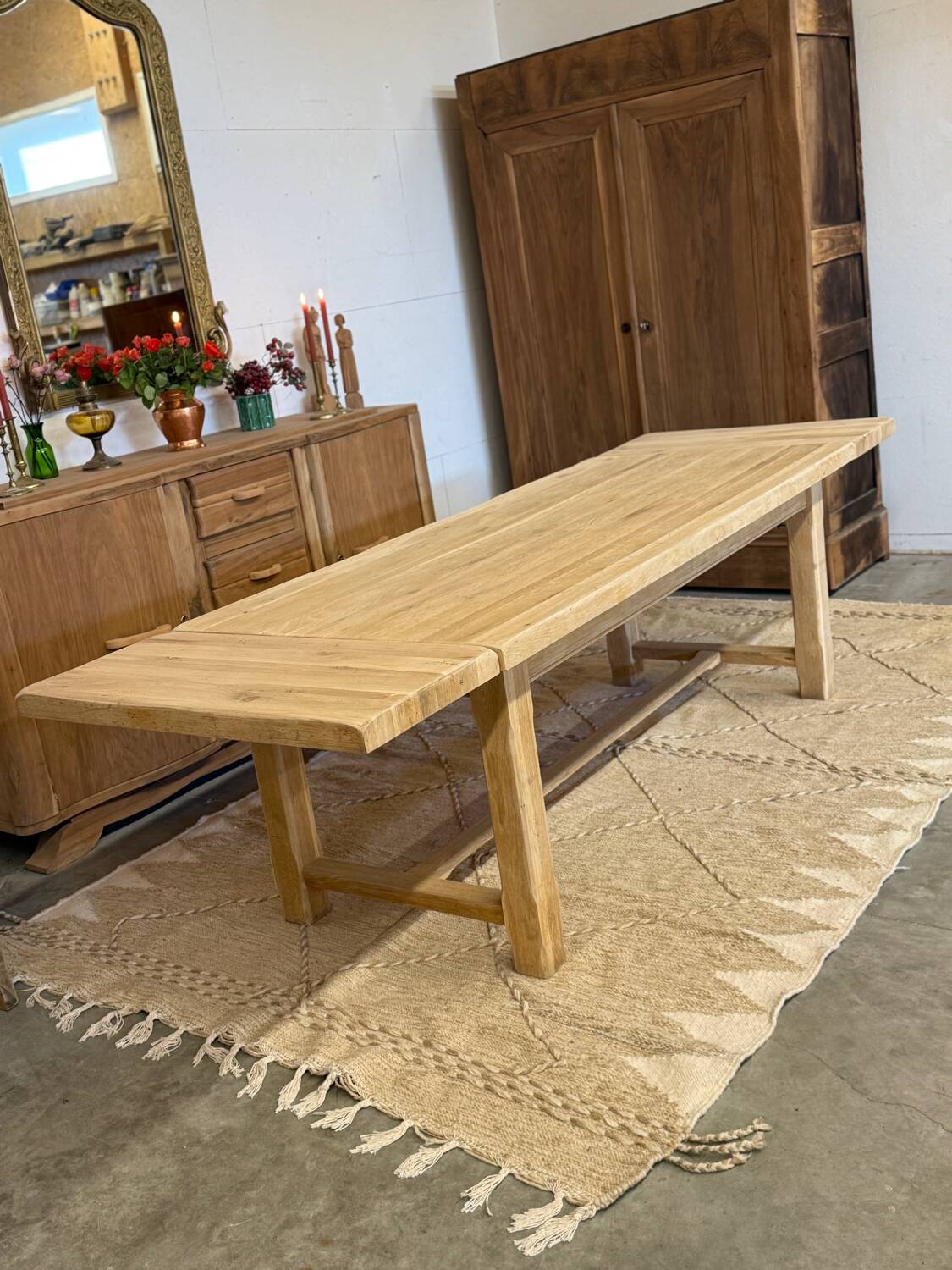 Farm table with extensions