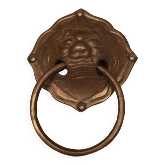 Brass knocker with zoomorphic decoration