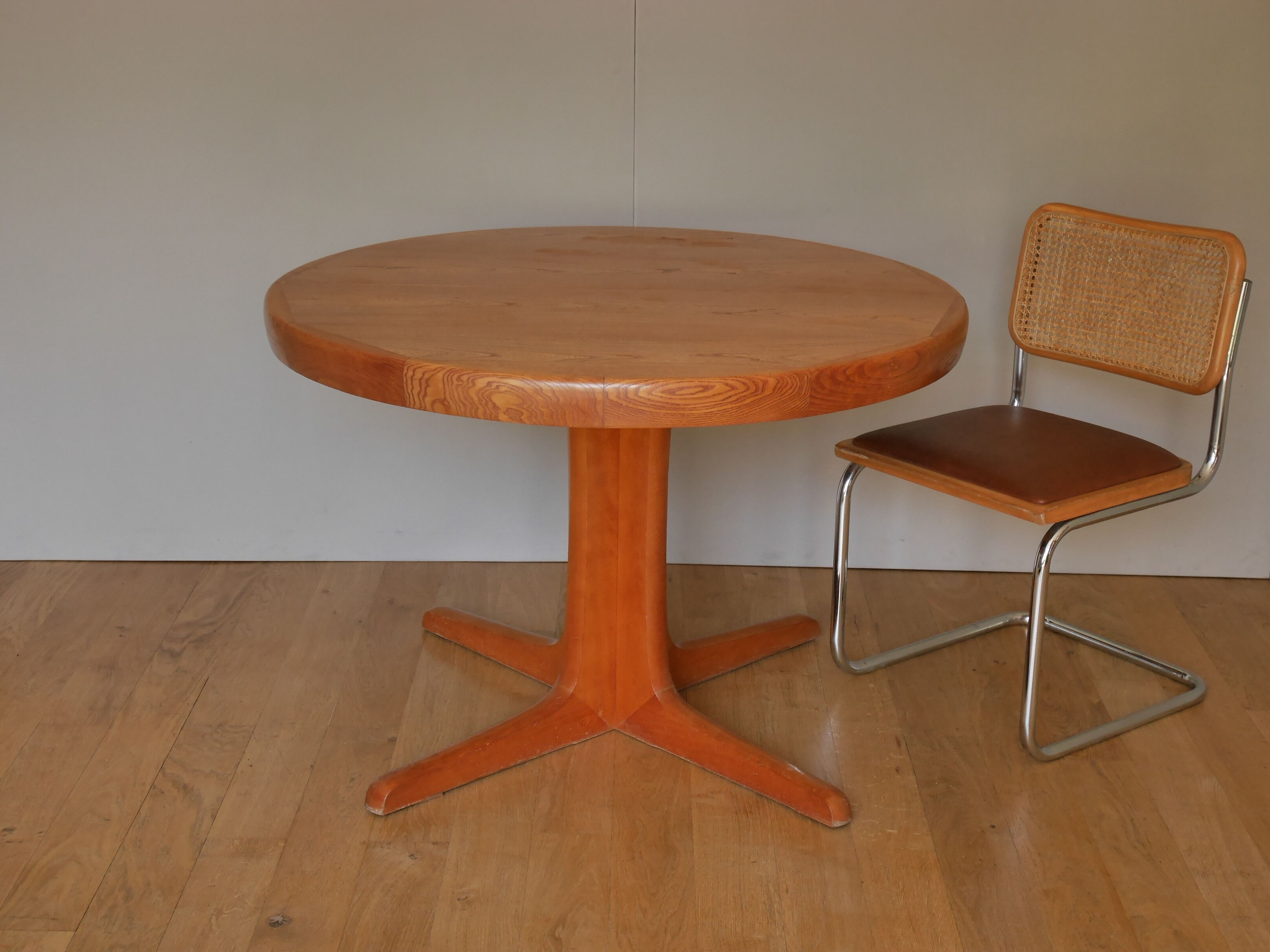 Elm meal table 2 central foot extensions