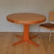 Table de repas en orme 2 rallonges pied central