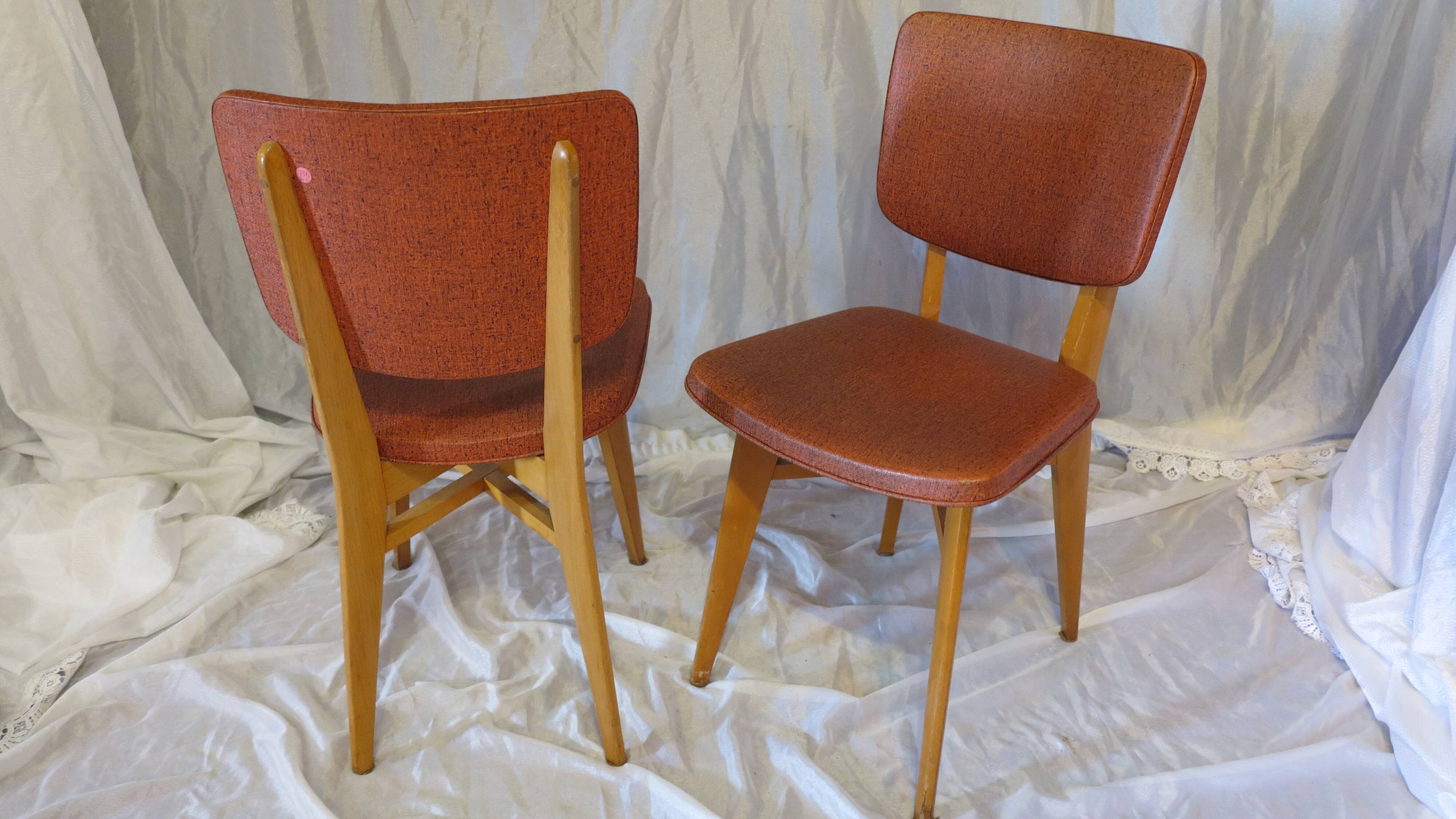 Paire de chaise skaï rouge années 50