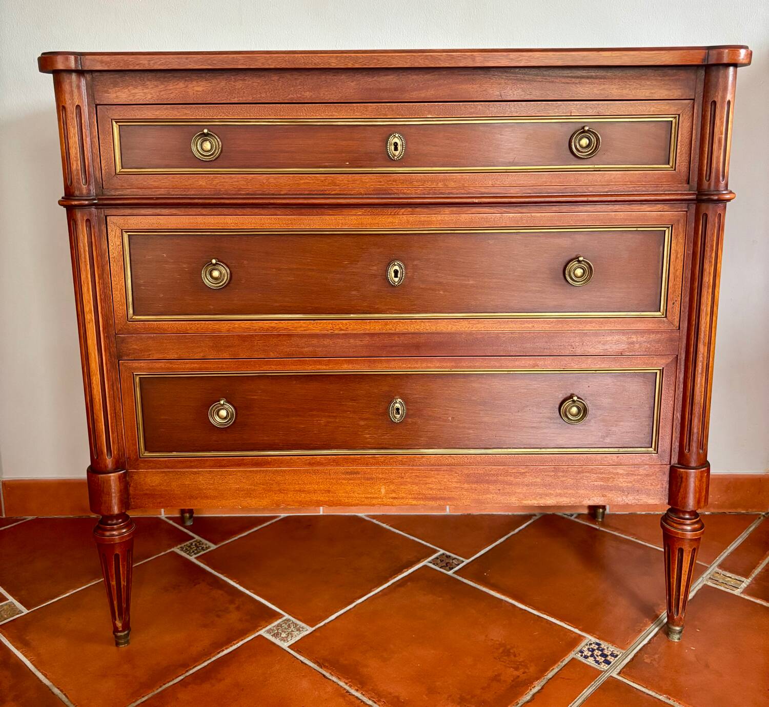 Commode de style Louis XVI