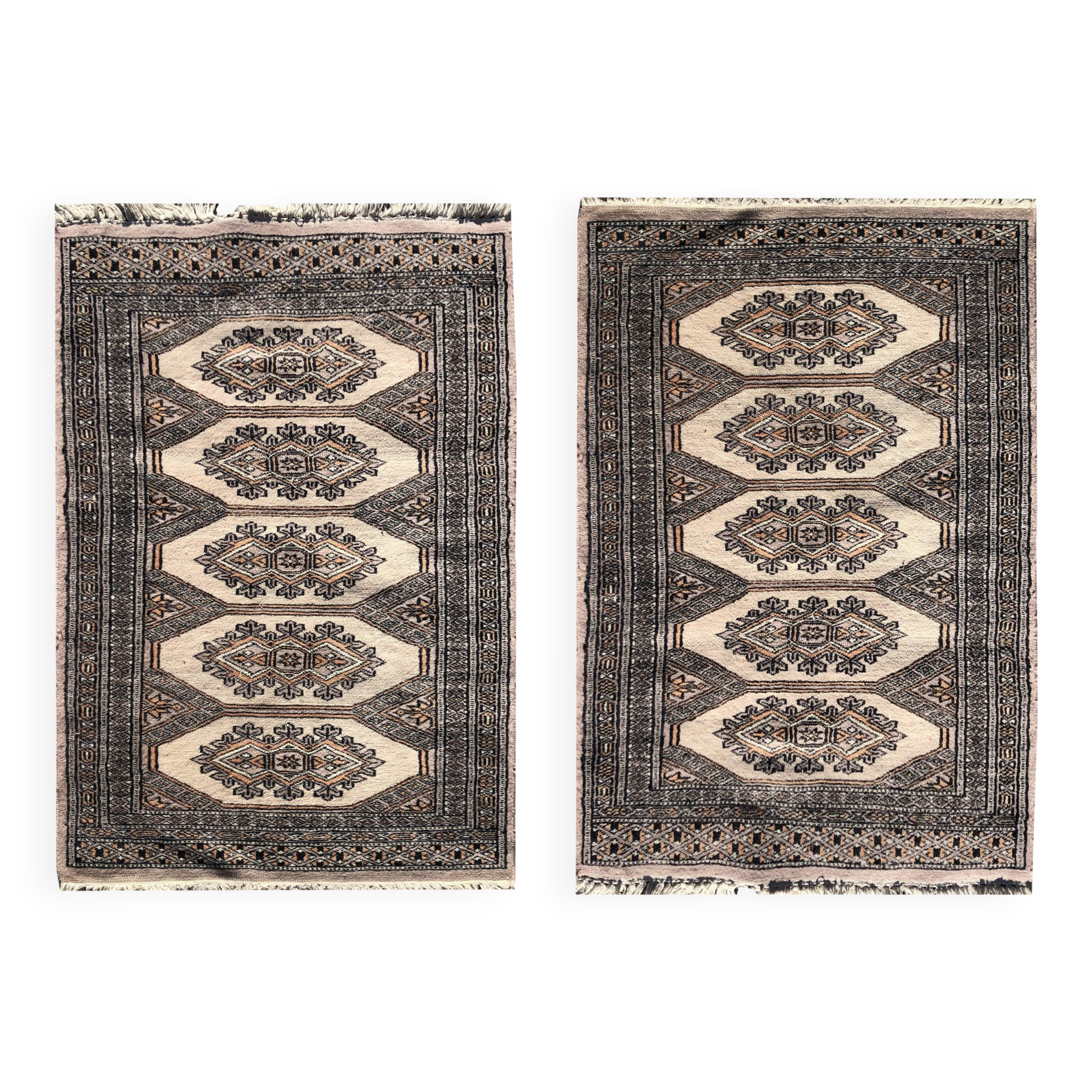 Pair of handmade Pakistani oriental rugs: 1.04 x 0.64 M