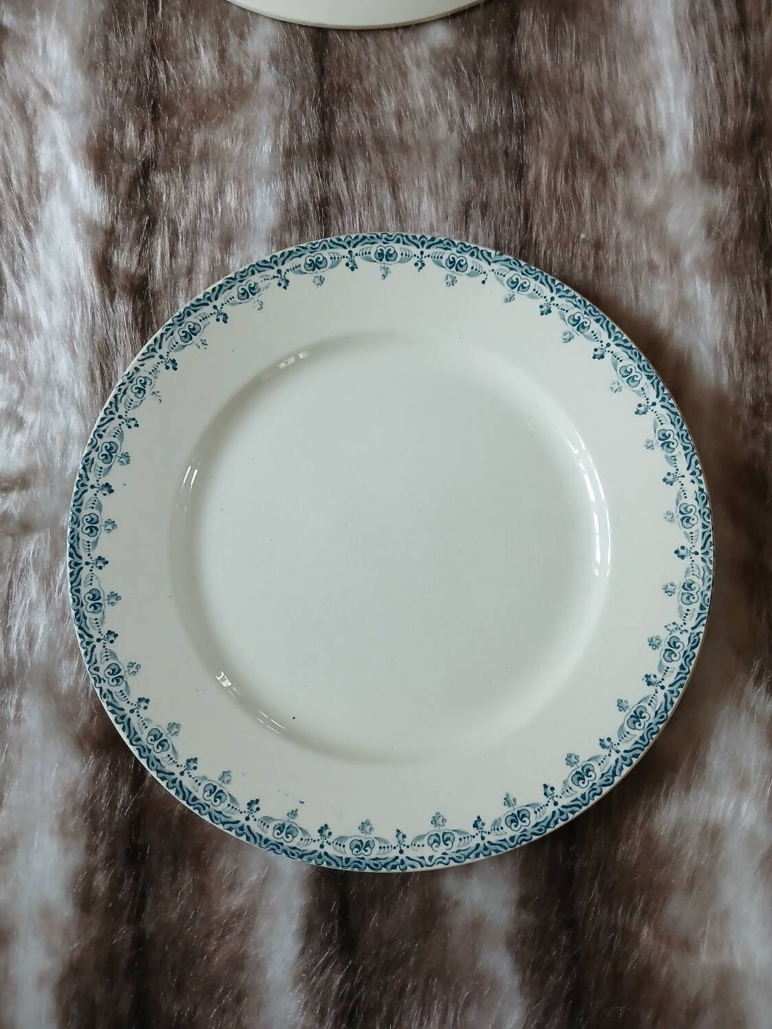 6 assiettes plates anciennes en Terre de fer Hb& Cie