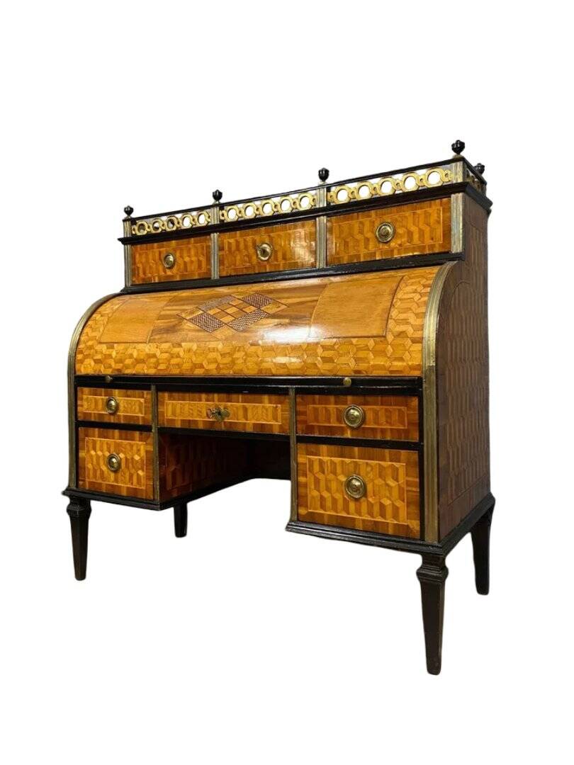 Important cylinder desk from the Louis XVI period in marquetry.