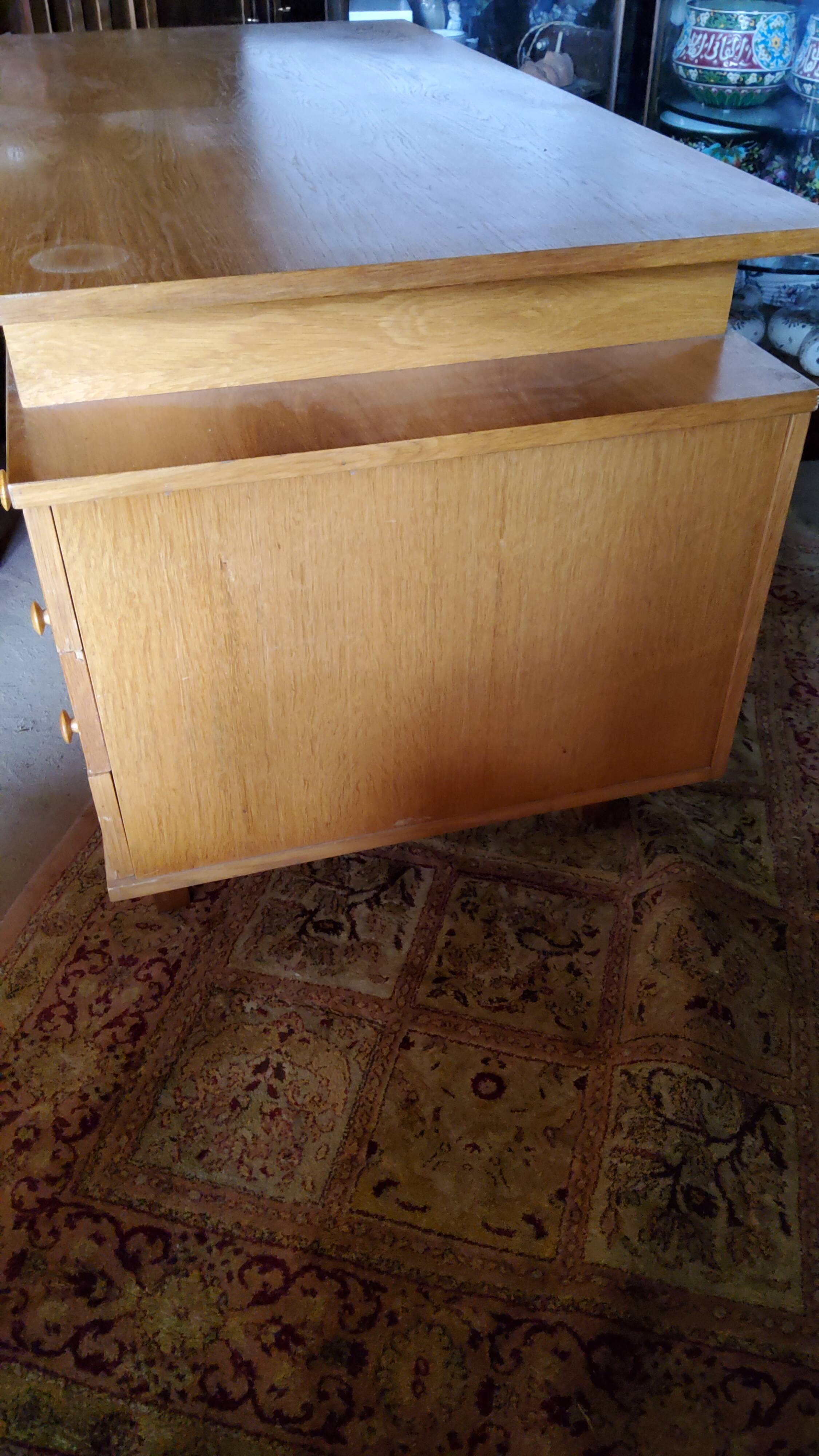 Office of the 60s /70s with blond oak caissons