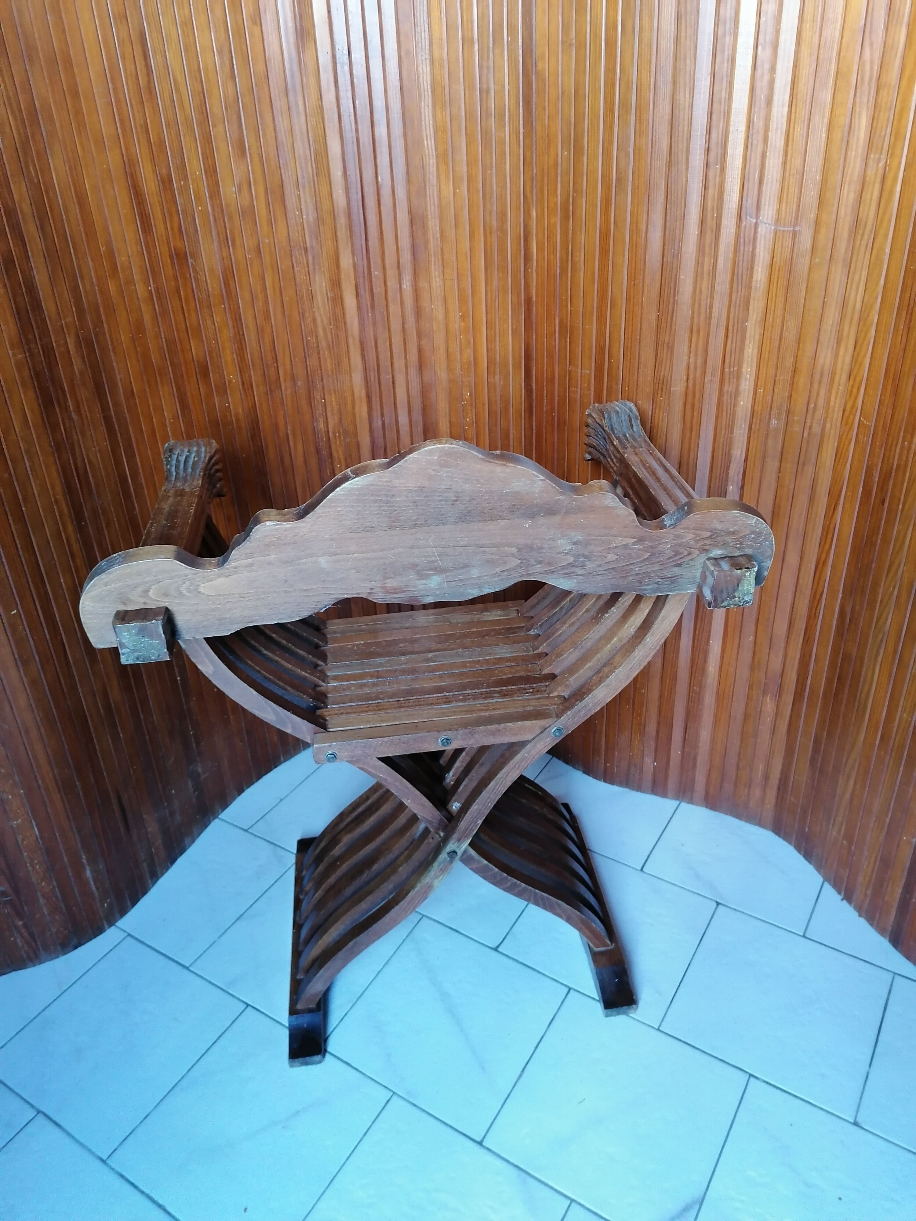 Curule or dagobert chair
