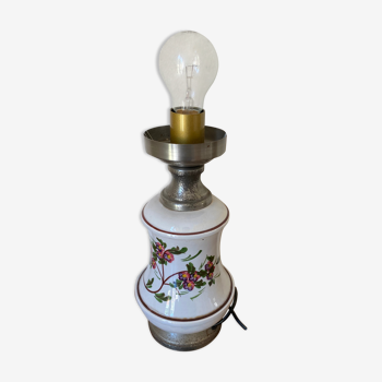 Lampe en porcelaine à décor floral