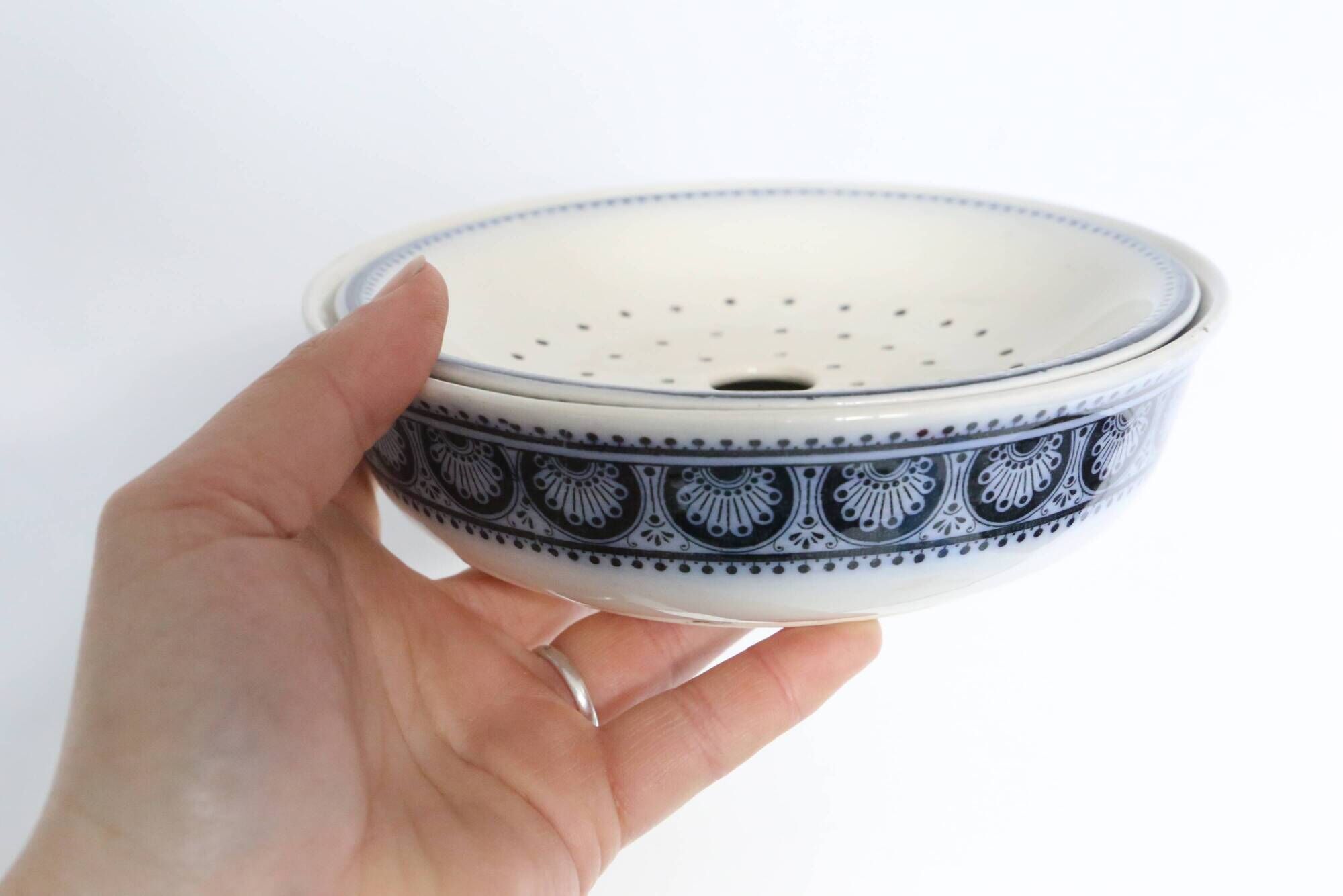 U&Cie Sarreguemines sponge holder, Terre de Fer, mid-19th century, French antique