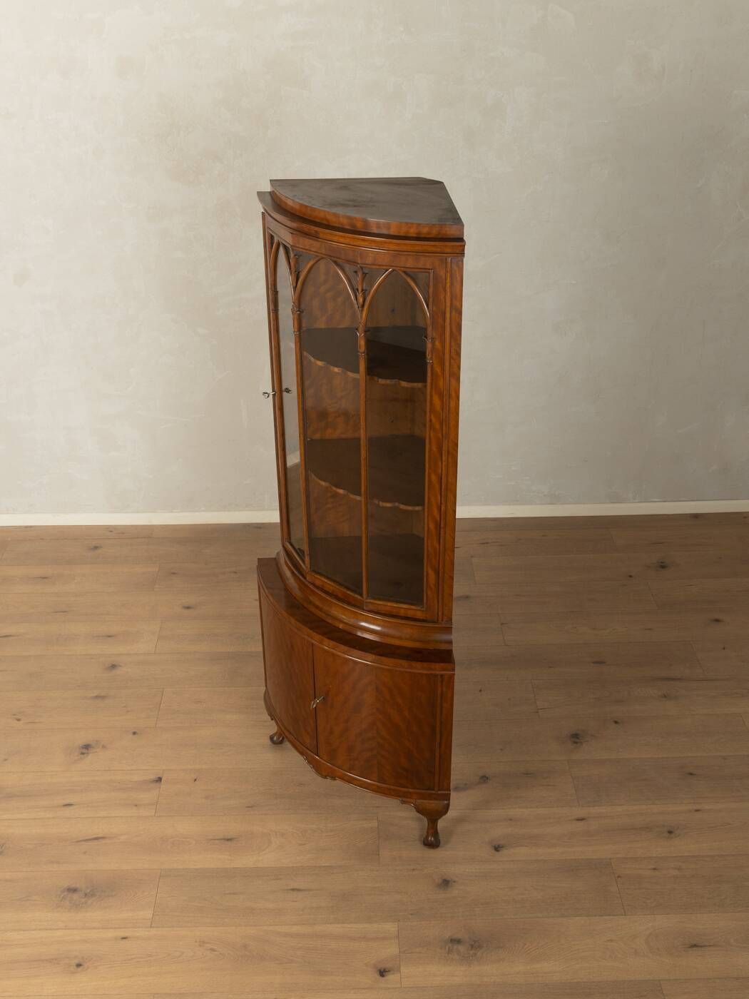 Classic English corner display cabinet in Georgian style from the 1920s