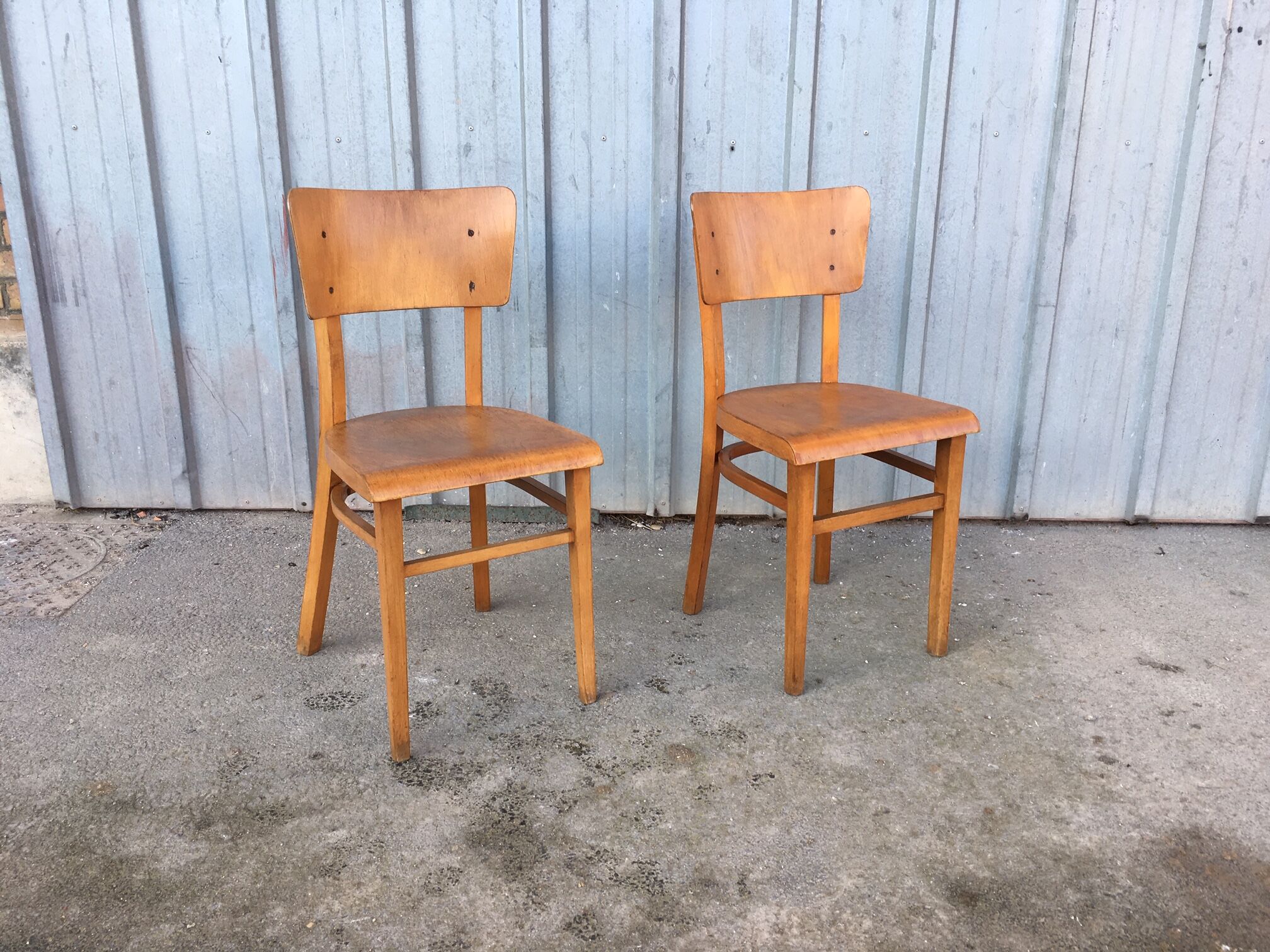 Lot of 2 vintage curved wooden thonet chairs