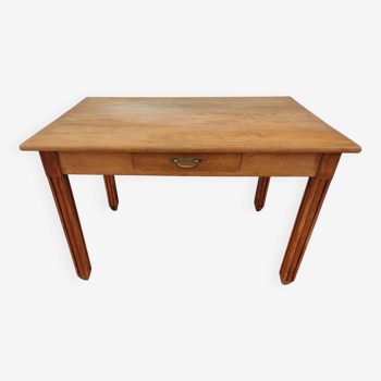 table en bois, cuisine ou bureau