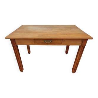 table en bois, cuisine ou bureau