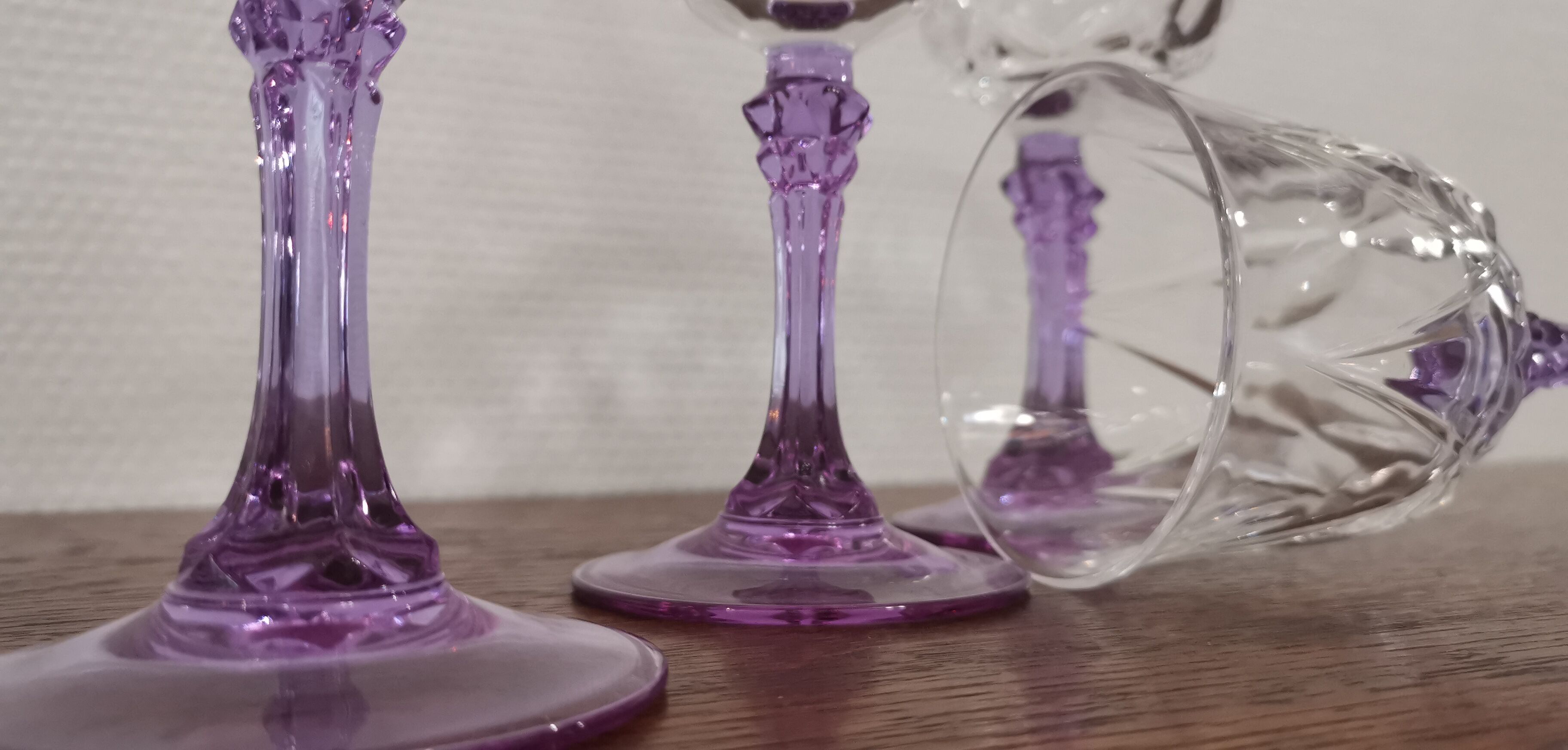 Set of 5 crystal purple stemmed glasses from the great brand Cristal d'Arques