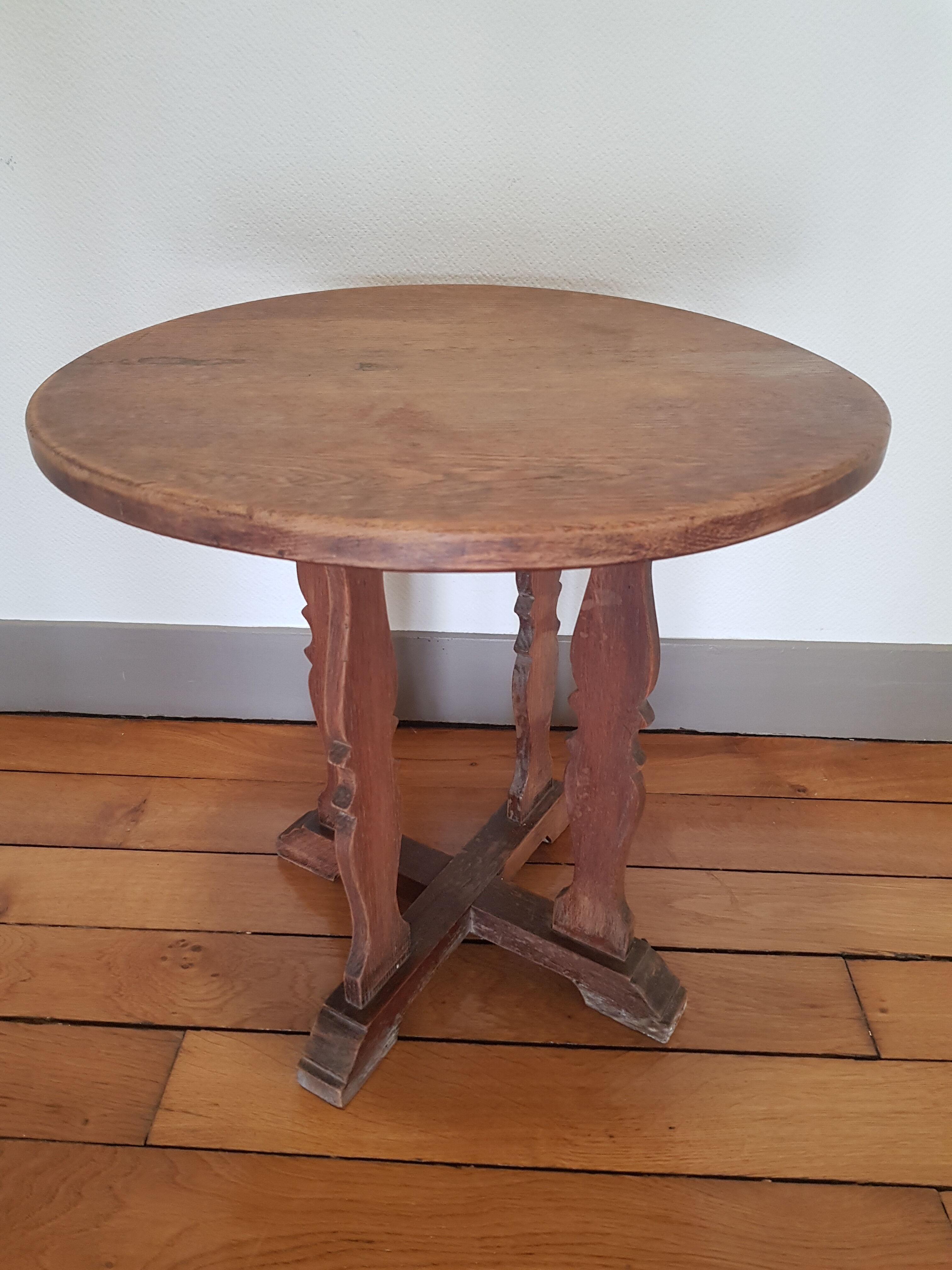 Ancient wooden gueridon