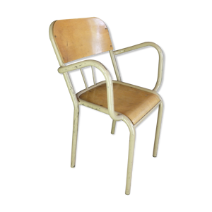 chaise d'écolier avec