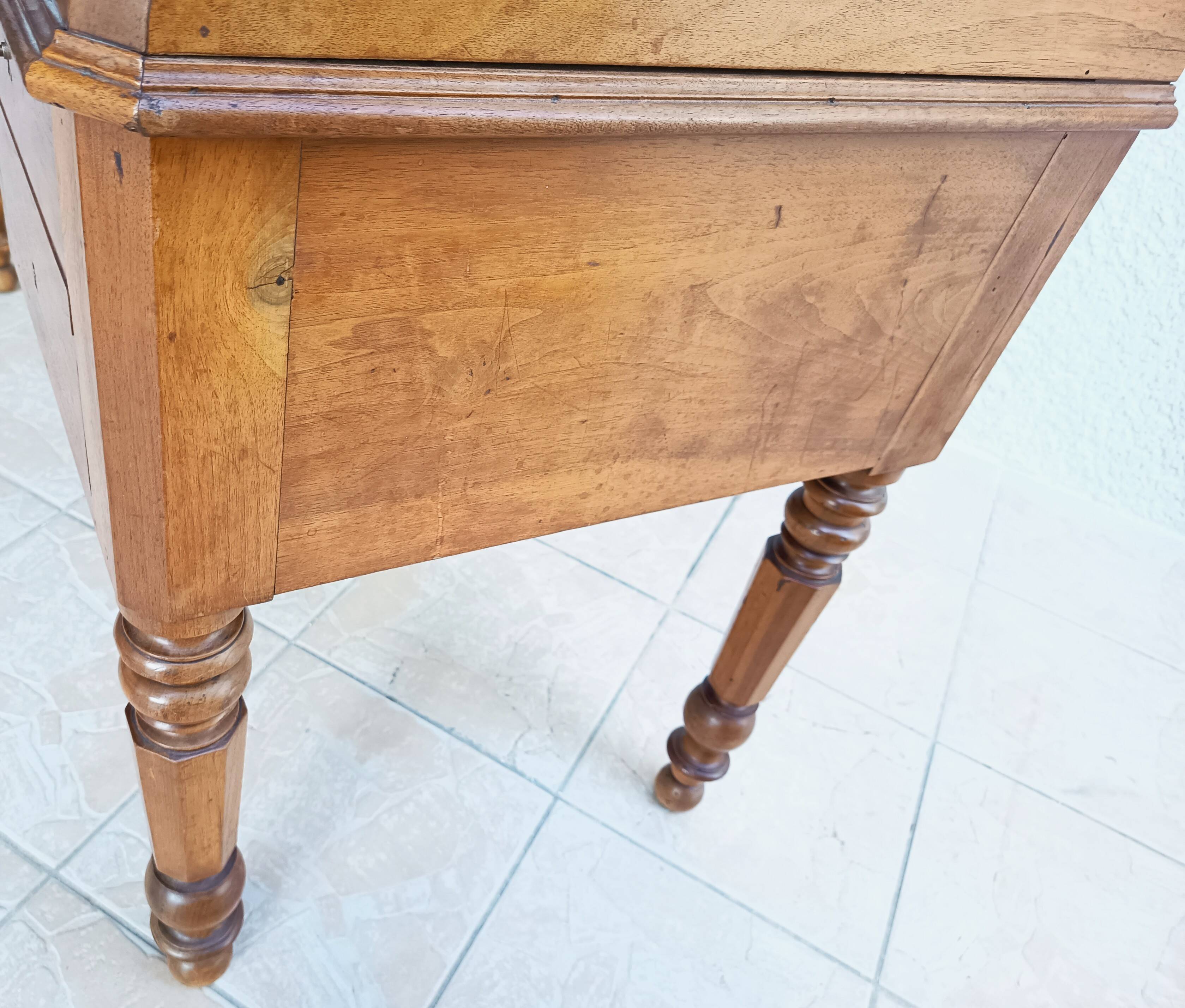 Bureau à cylindre Louis Philippe en noyer époque 19ème