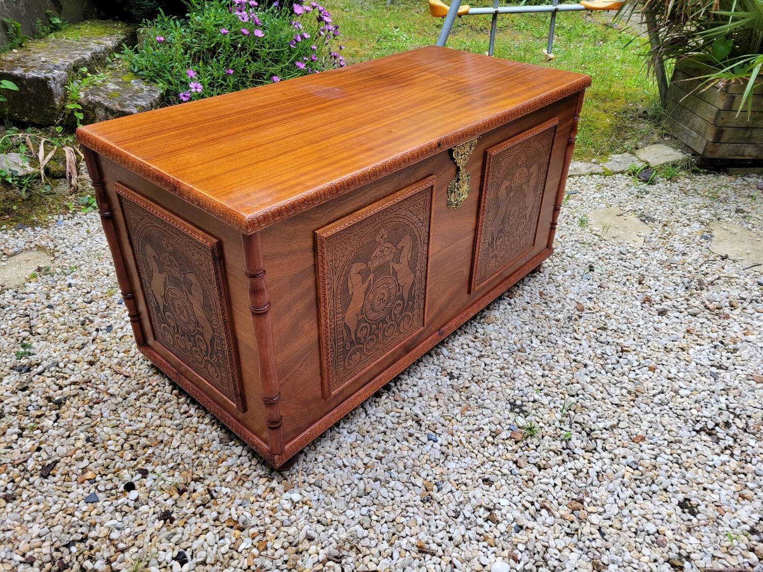 Portuguese chest in solid mahogany