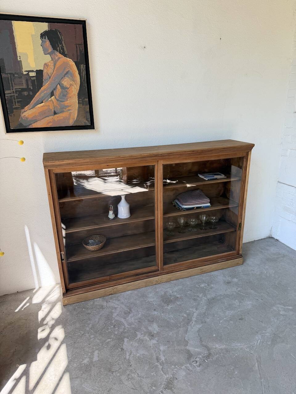 Enfilade vitrée en chêne, années 50