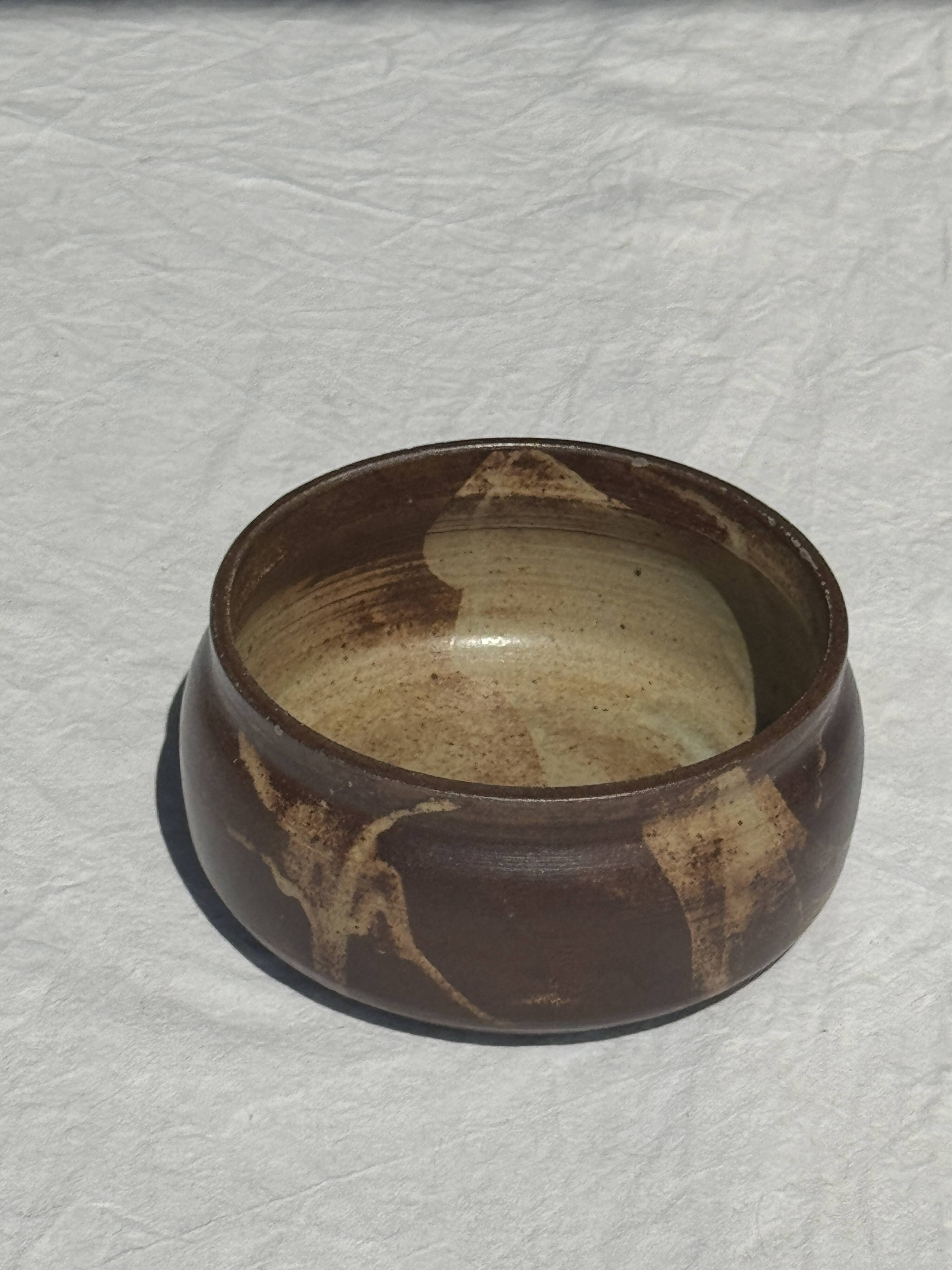 A small stoneware bowl, brown exterior, speckled grey interior D15