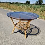 Table en rotin avec son verre fumé années 70