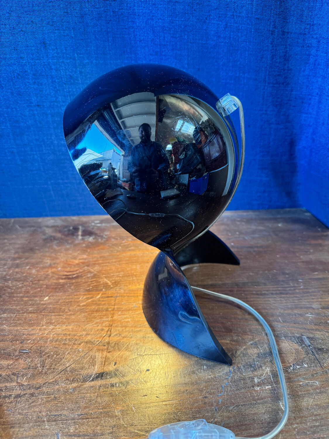Dalù table lamp – design by Vico Magistretti, Artemide