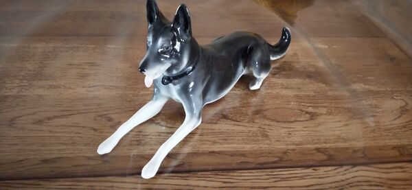 Chien en porcelaine 1932