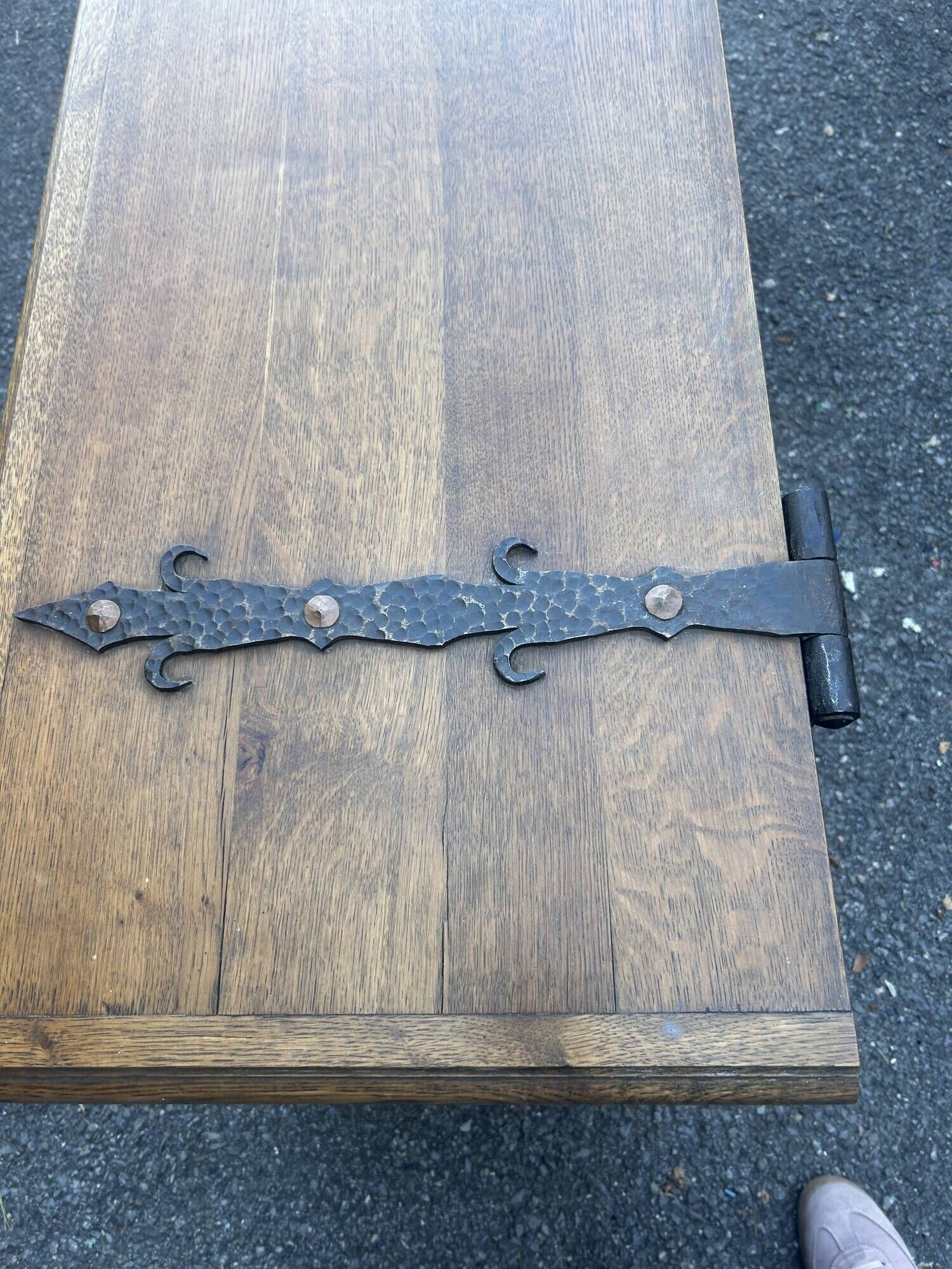 Coffre de mariage ancien en chêne massif sculpté – XIXe siècle