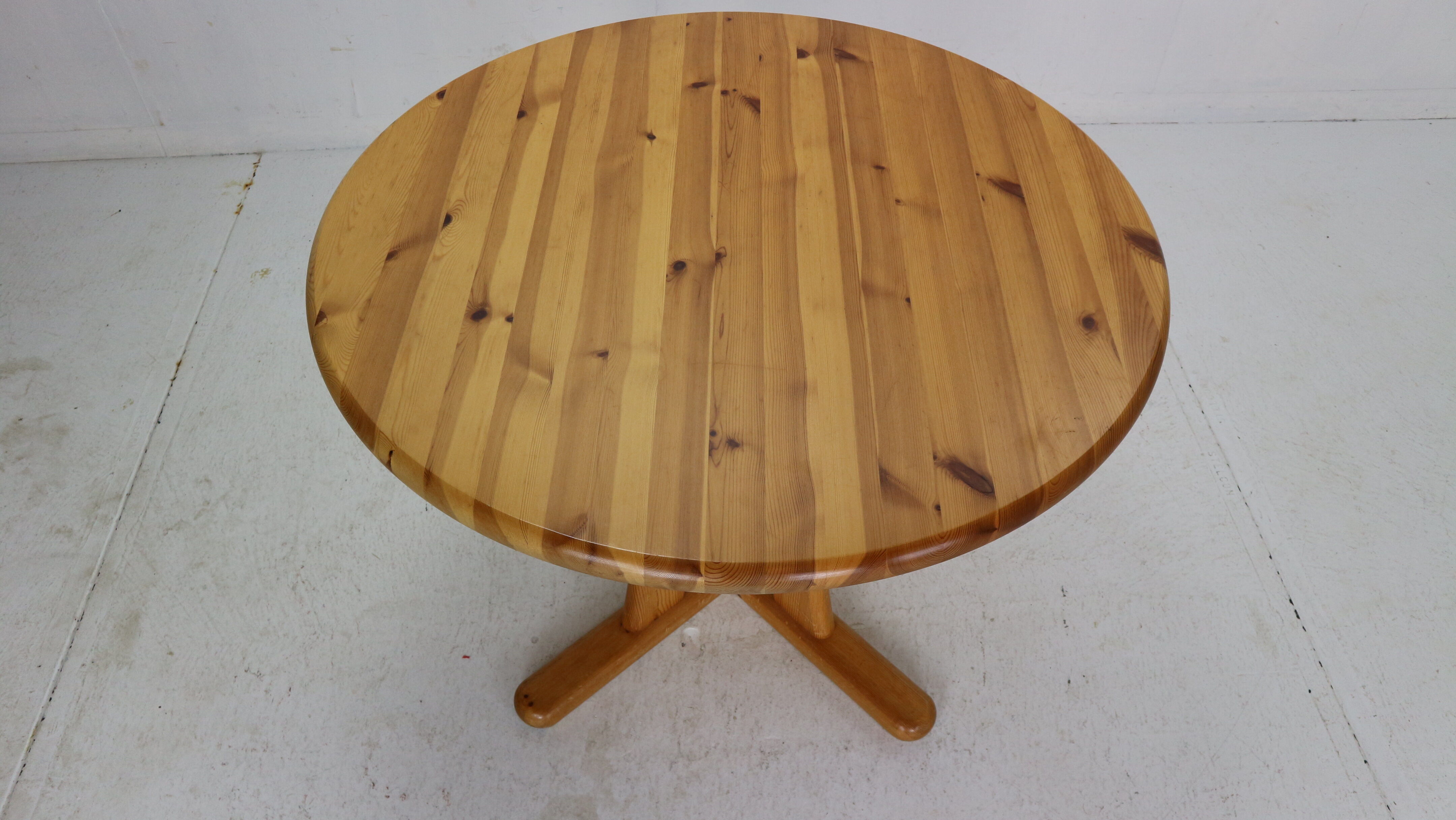 Round Solid Pinewood Dinning Table, 1970's Denmark