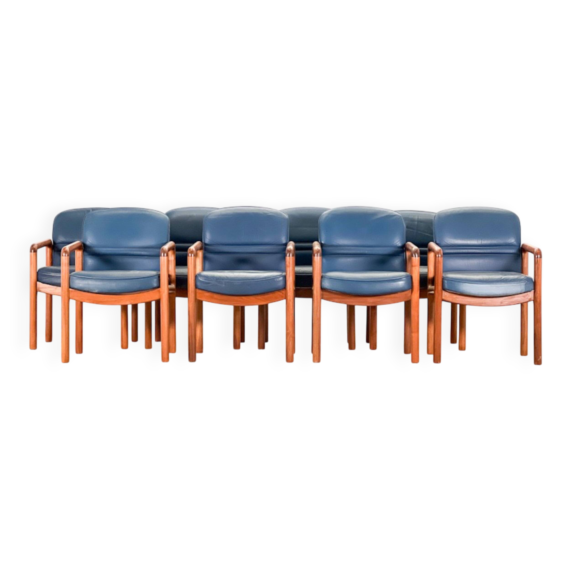 Ensemble de huit chaises de salle à manger à accoudoirs en noyer par Gordon Russell, années 1960