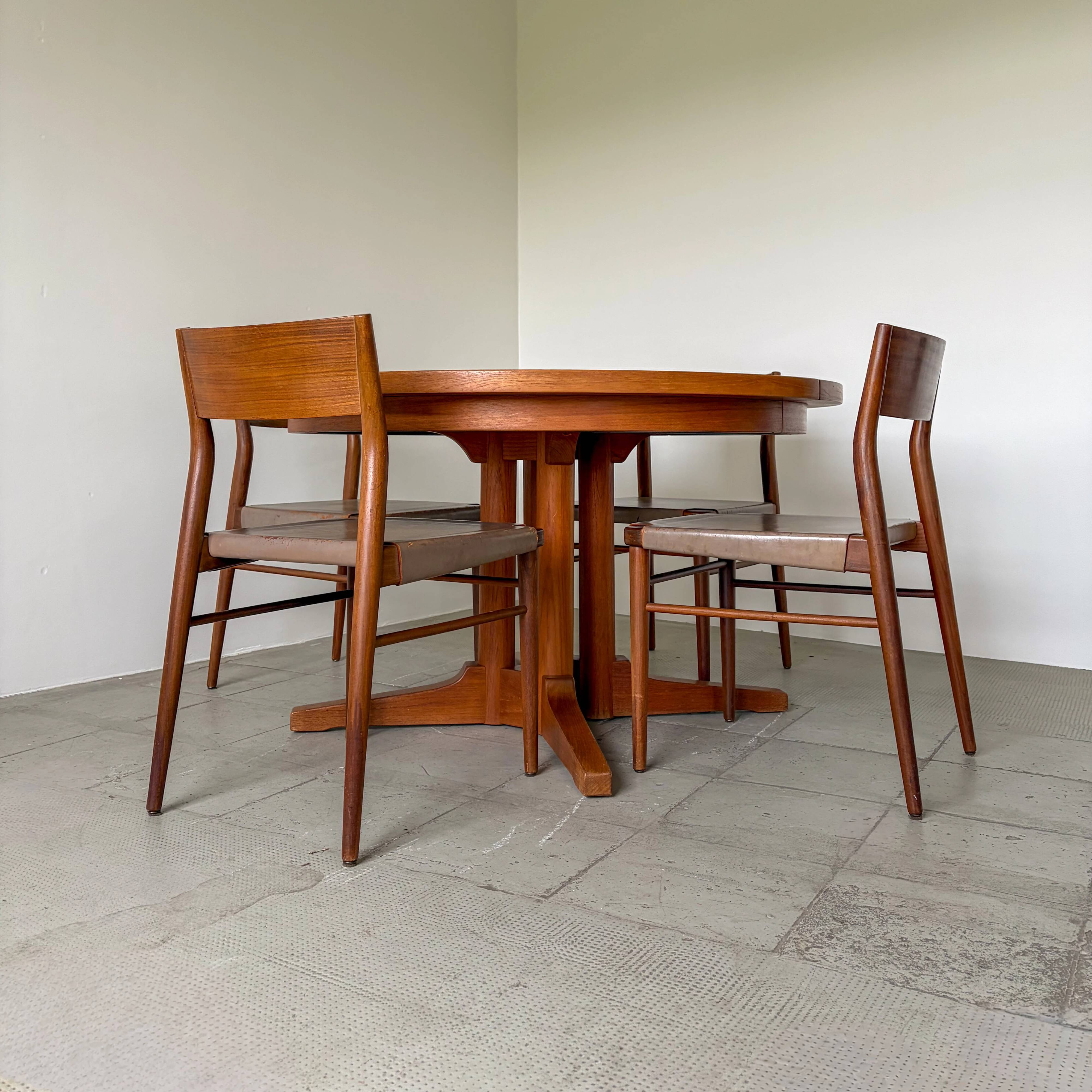 Table à manger ronde en teck Silkeborg avec rallonges