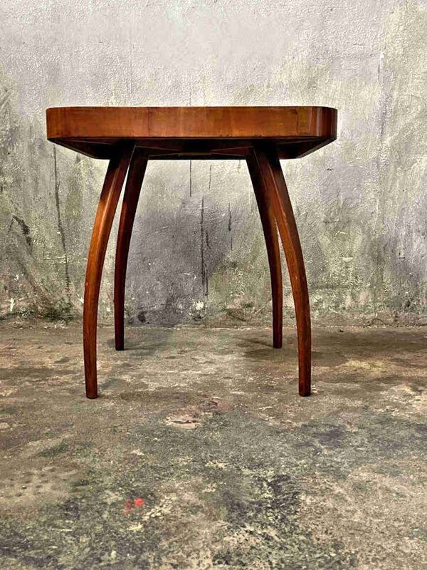 Table d'appoint emblématique tchèque du milieu du siècle par Jindřich Halabala Table d'appoint Spider