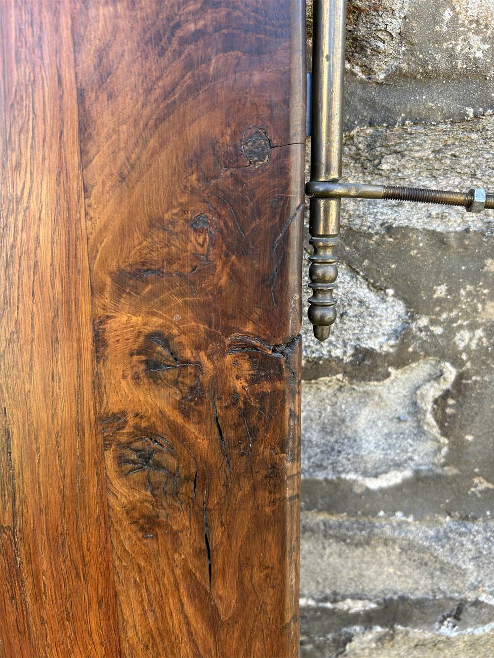 Paire de portes d’armoire Louis XV en chêne – XVIIIe siècle