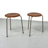 Tabouret Dot en teck, par Arne Jacobsen pour Fritz Hansen, années 1950, lot de 2