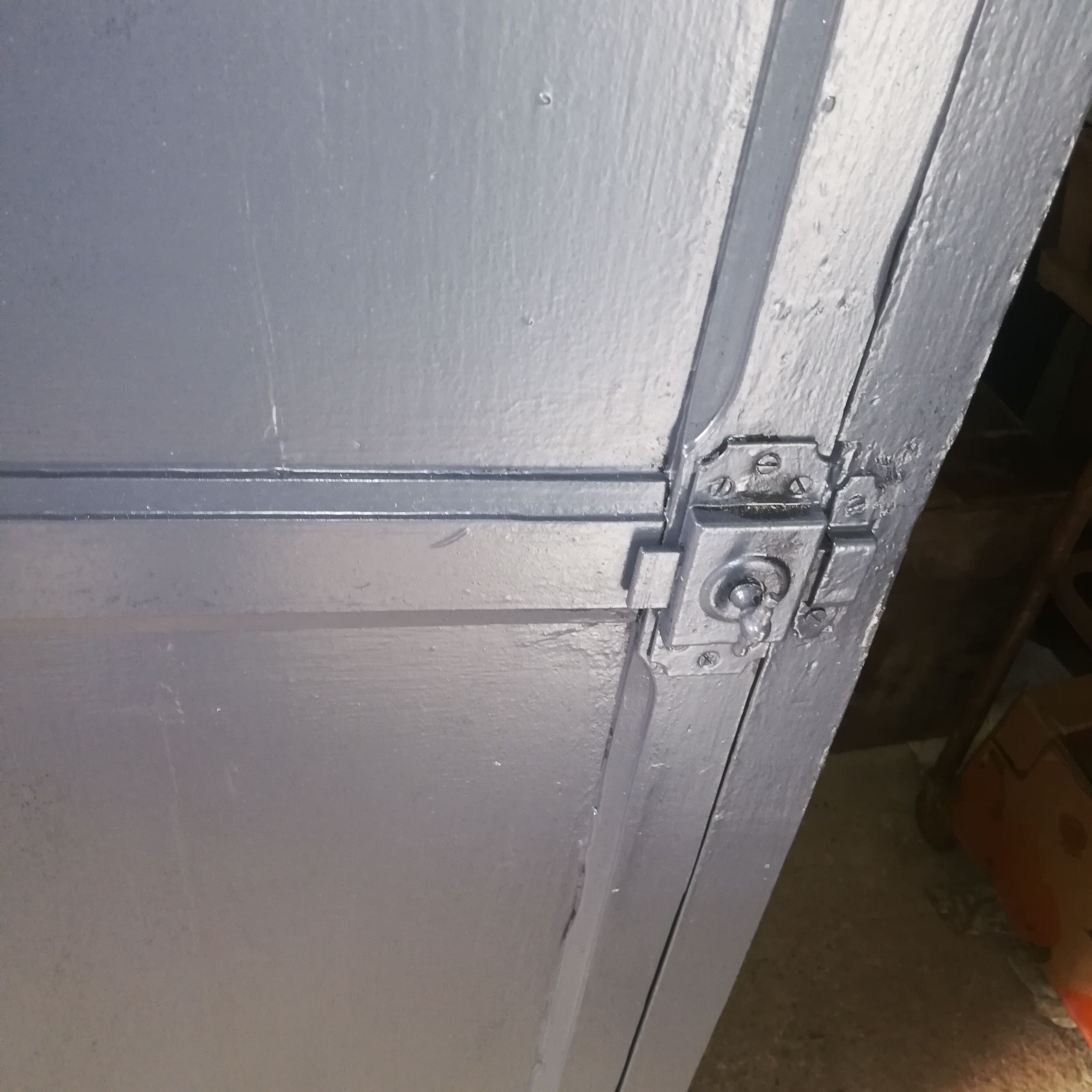 Cabinet former locker room workshop