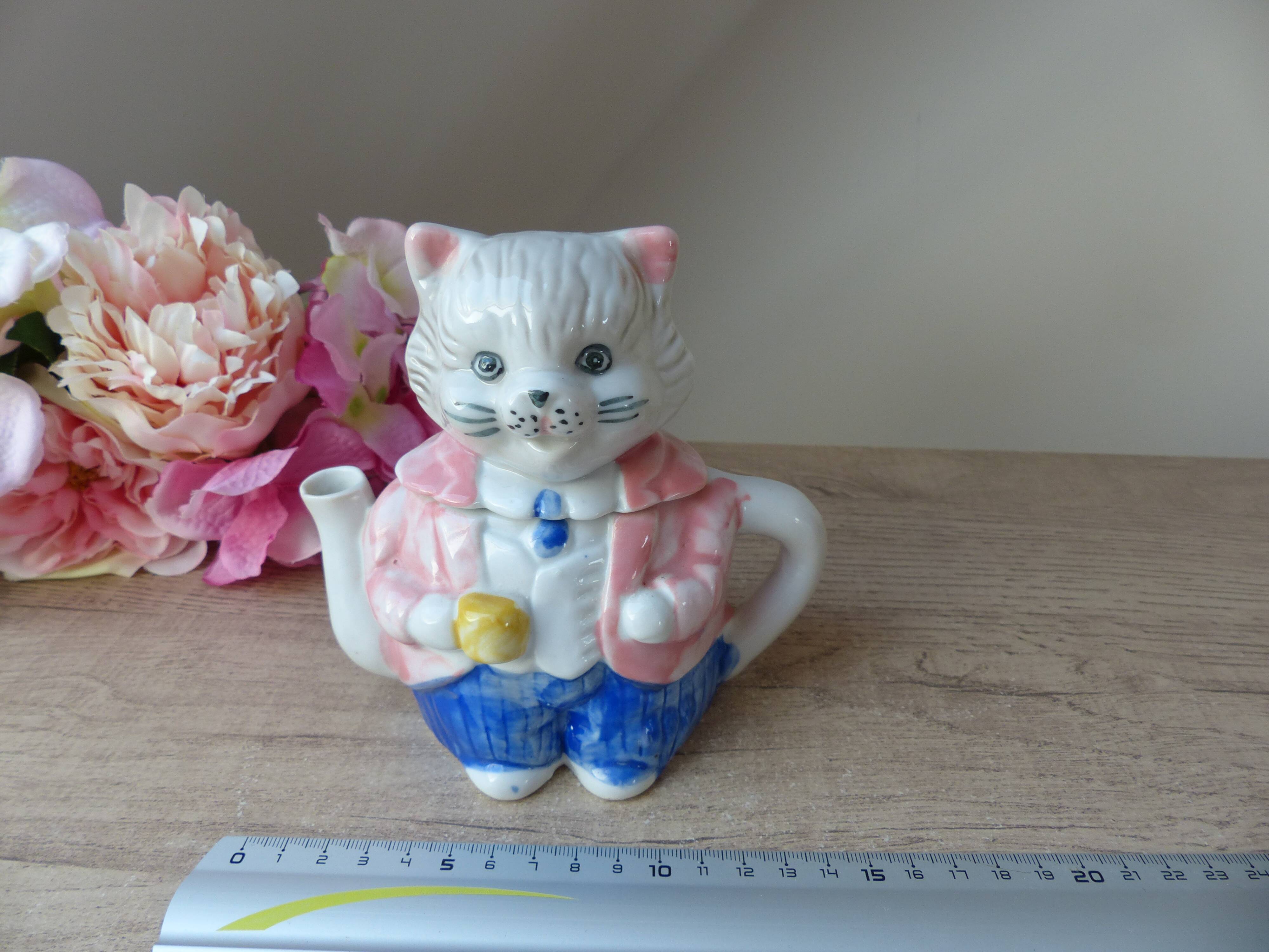 Mini ceramic cat teapot